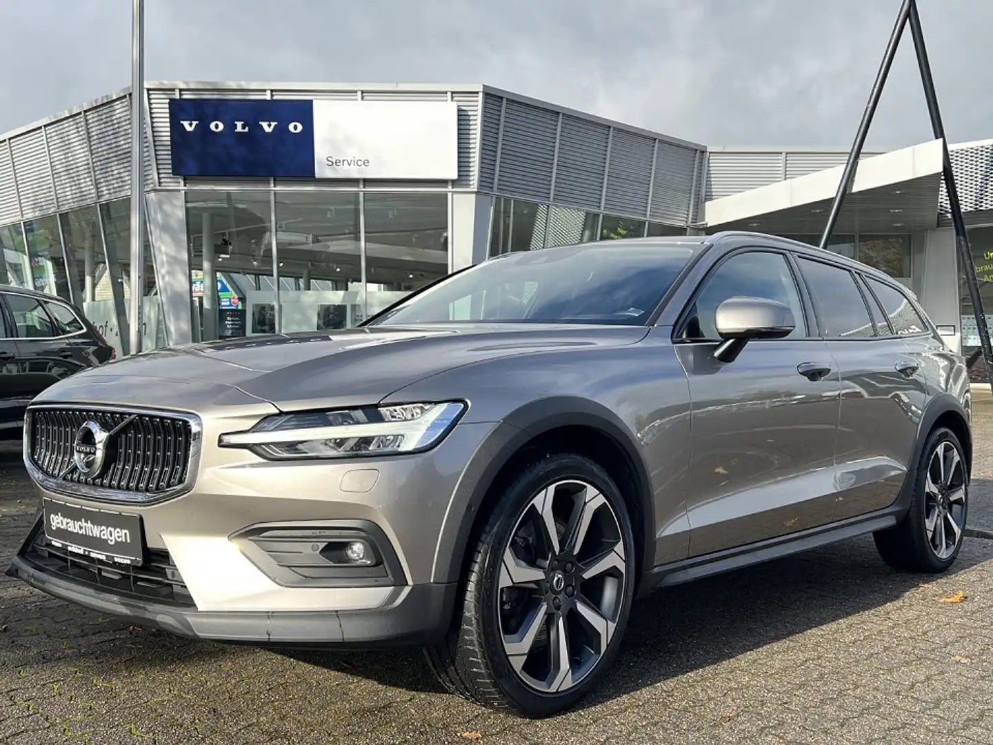Volvo V60 D4 (190 PS) AWD|AT8|CrossCountryPRO|20-Zoll|ACC|BL Gris - 1