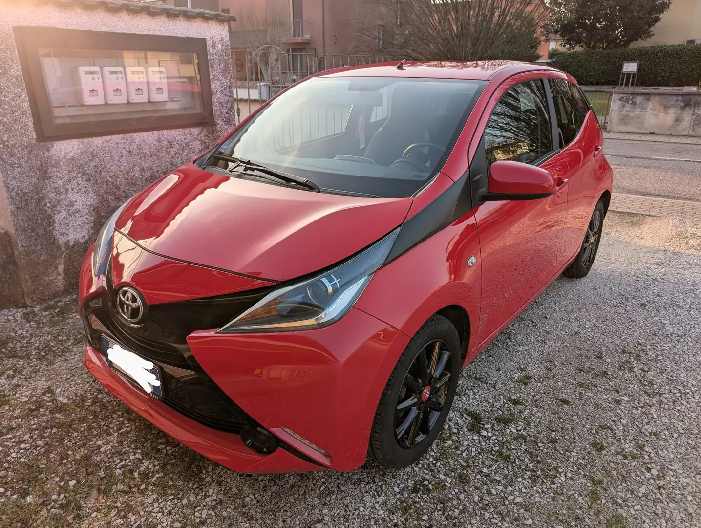 Toyota Aygo 5p 1.0 x-play my15 - 1