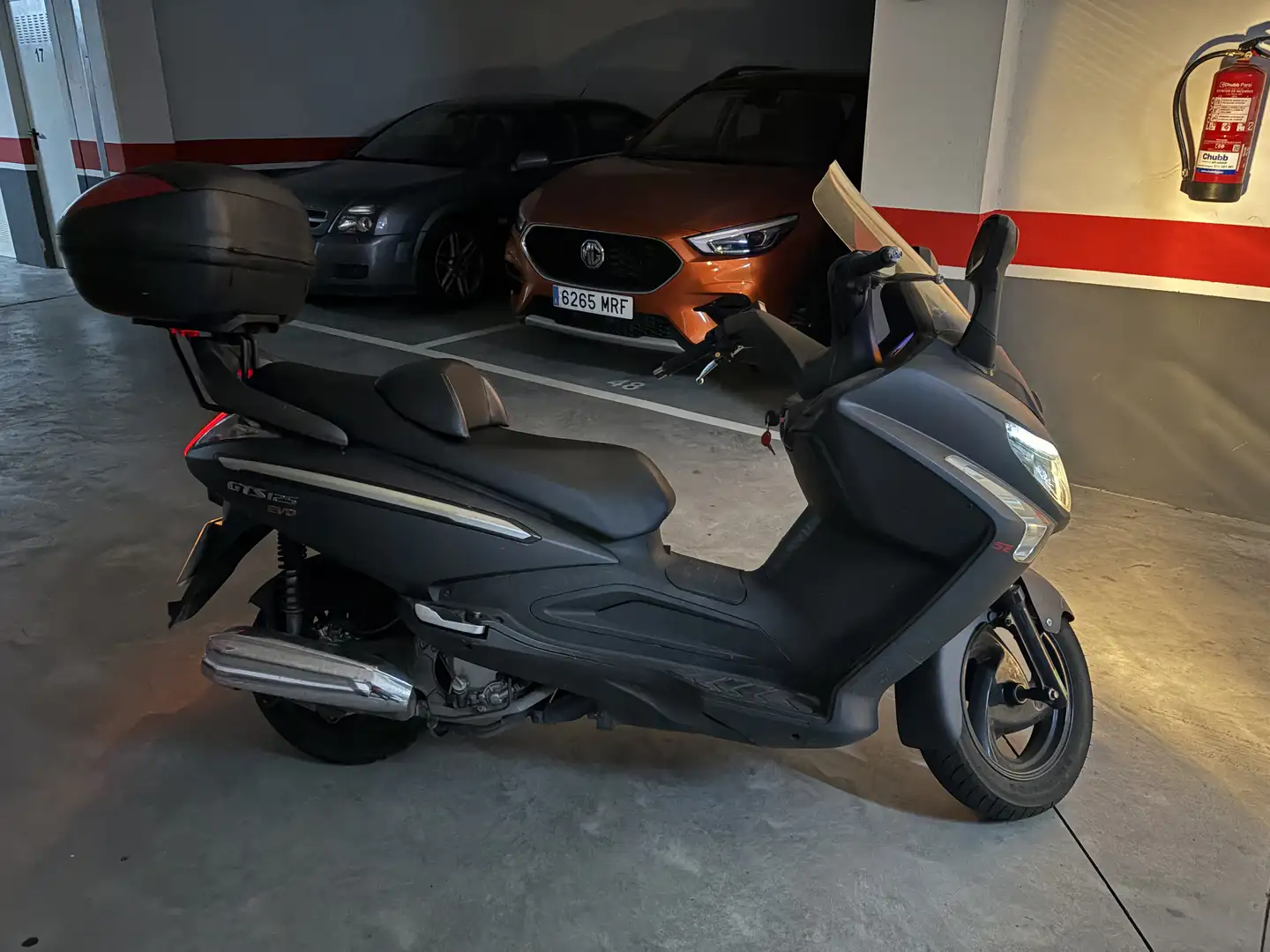 SYM GTS 125 sym gts evo con cajon de 30L - 1