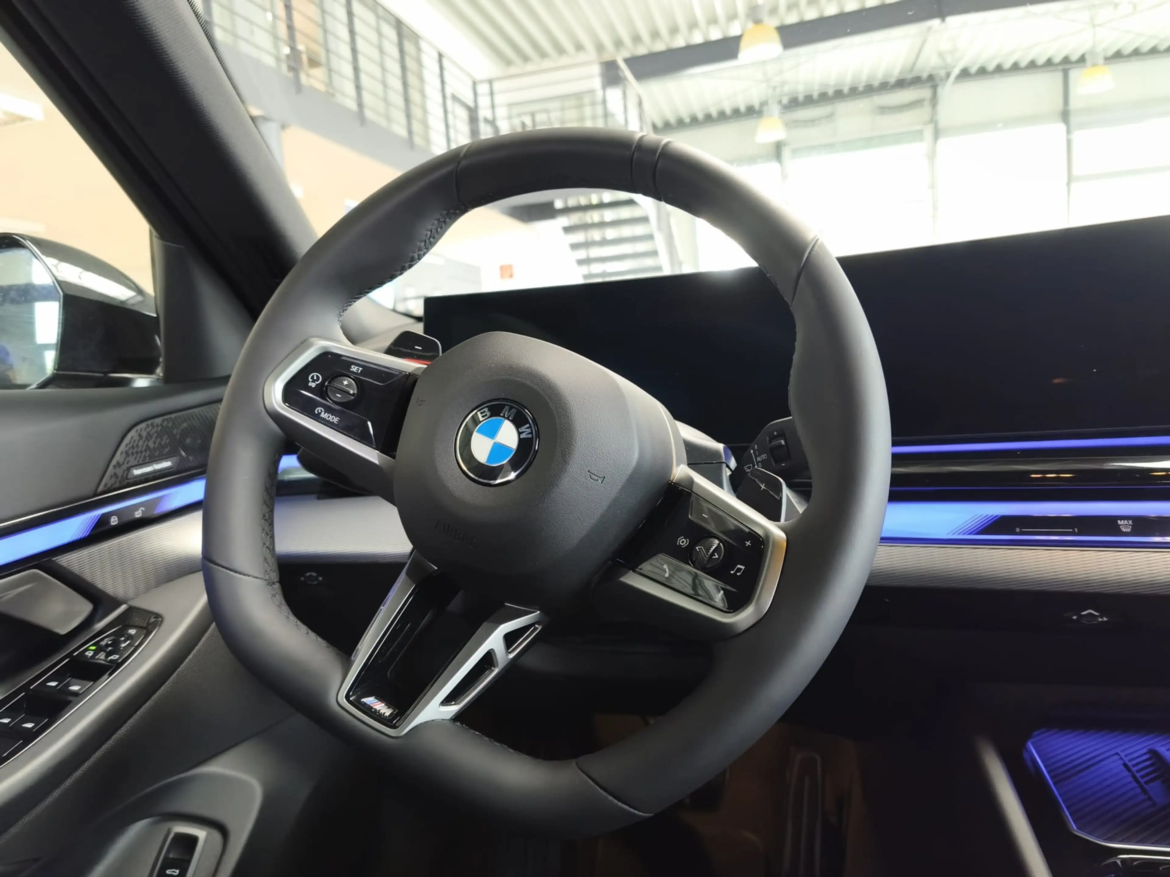 BMW 520 d xDrive M Sport Tour. AHK/HUD/HK/360°/20" — photo 11