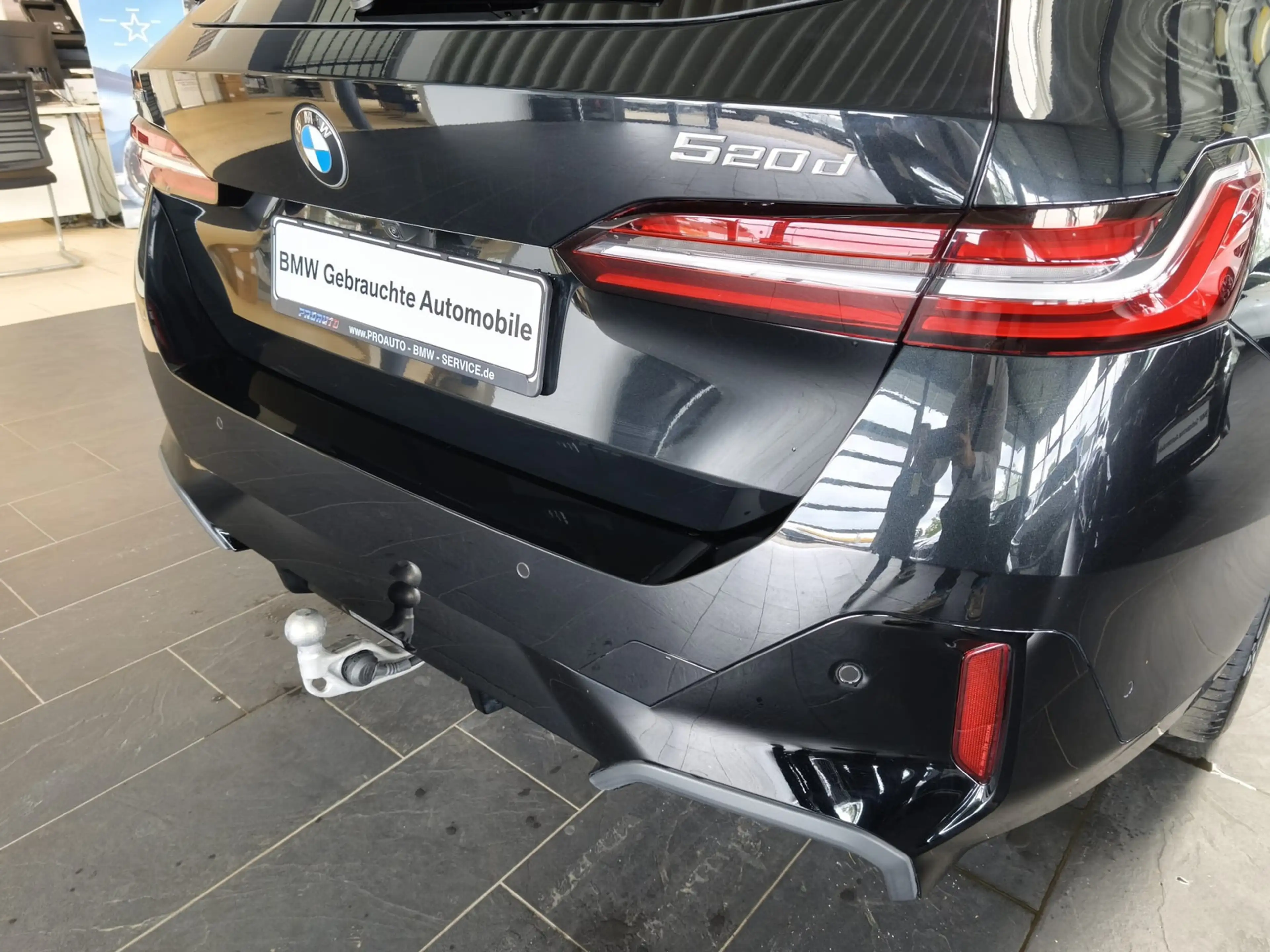 BMW 520 d xDrive M Sport Tour. AHK/HUD/HK/360°/20" — photo 8