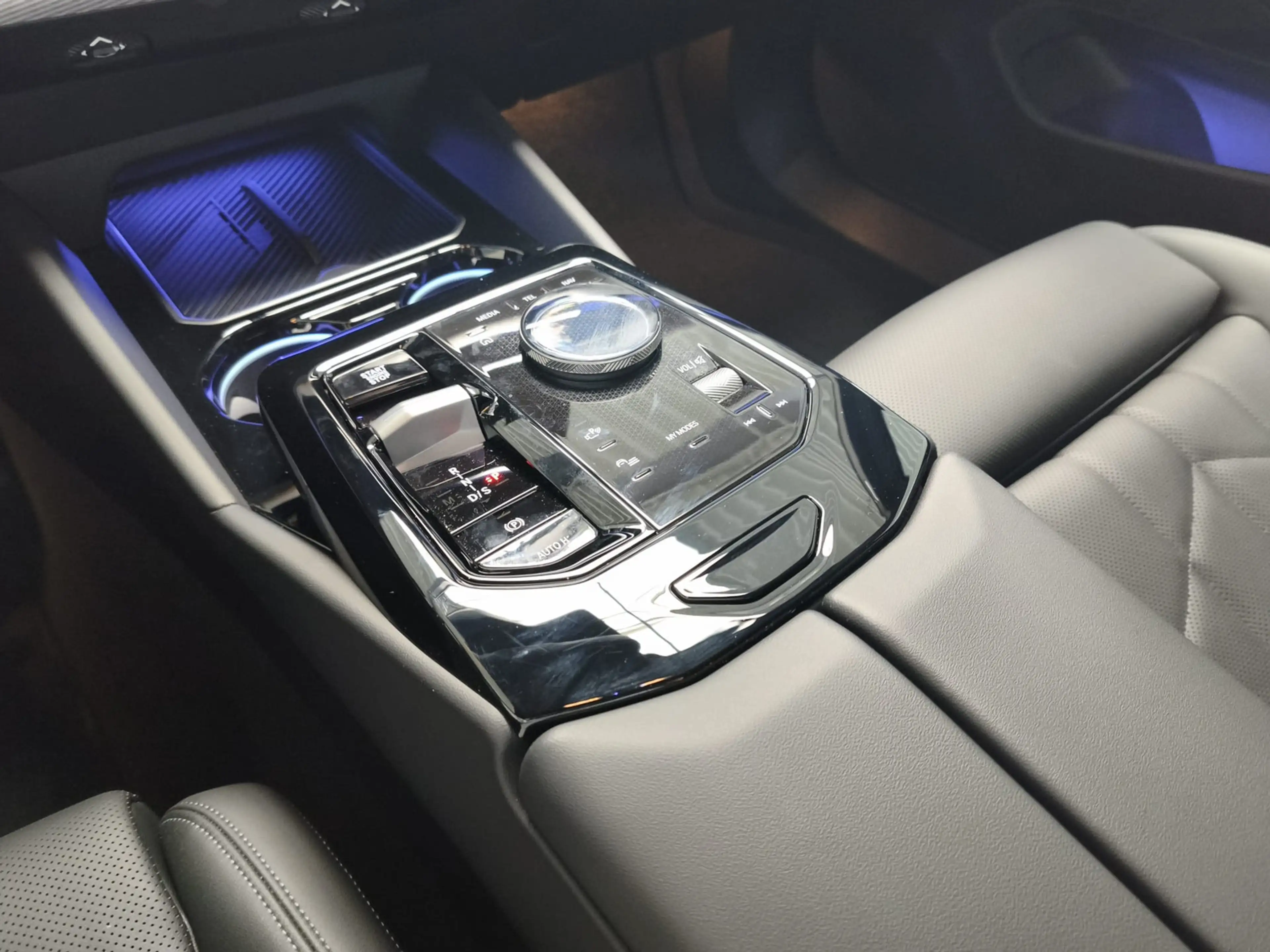 BMW 520 d xDrive M Sport Tour. AHK/HUD/HK/360°/20" — photo 15