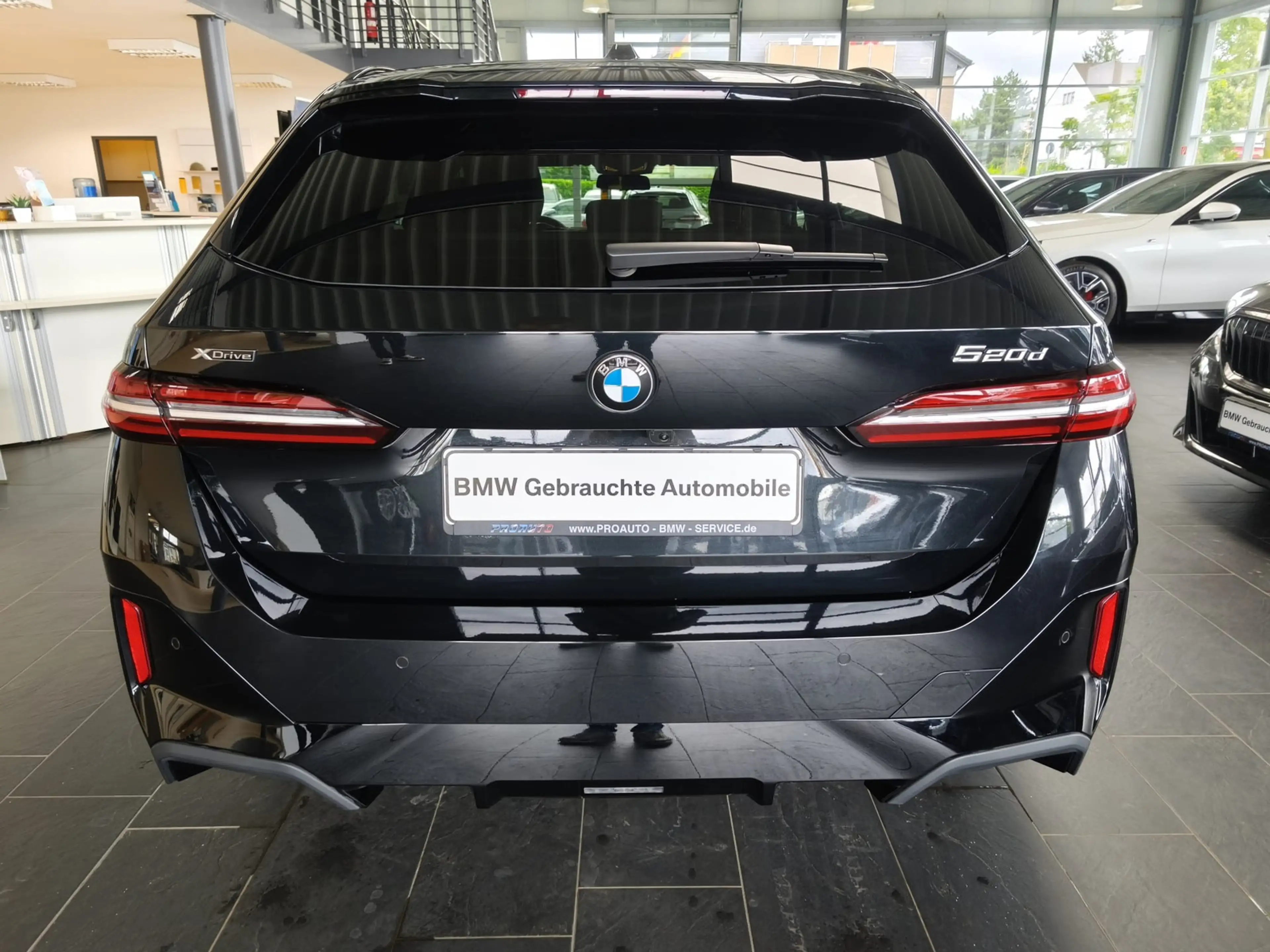 BMW 520 d xDrive M Sport Tour. AHK/HUD/HK/360°/20" — photo 5