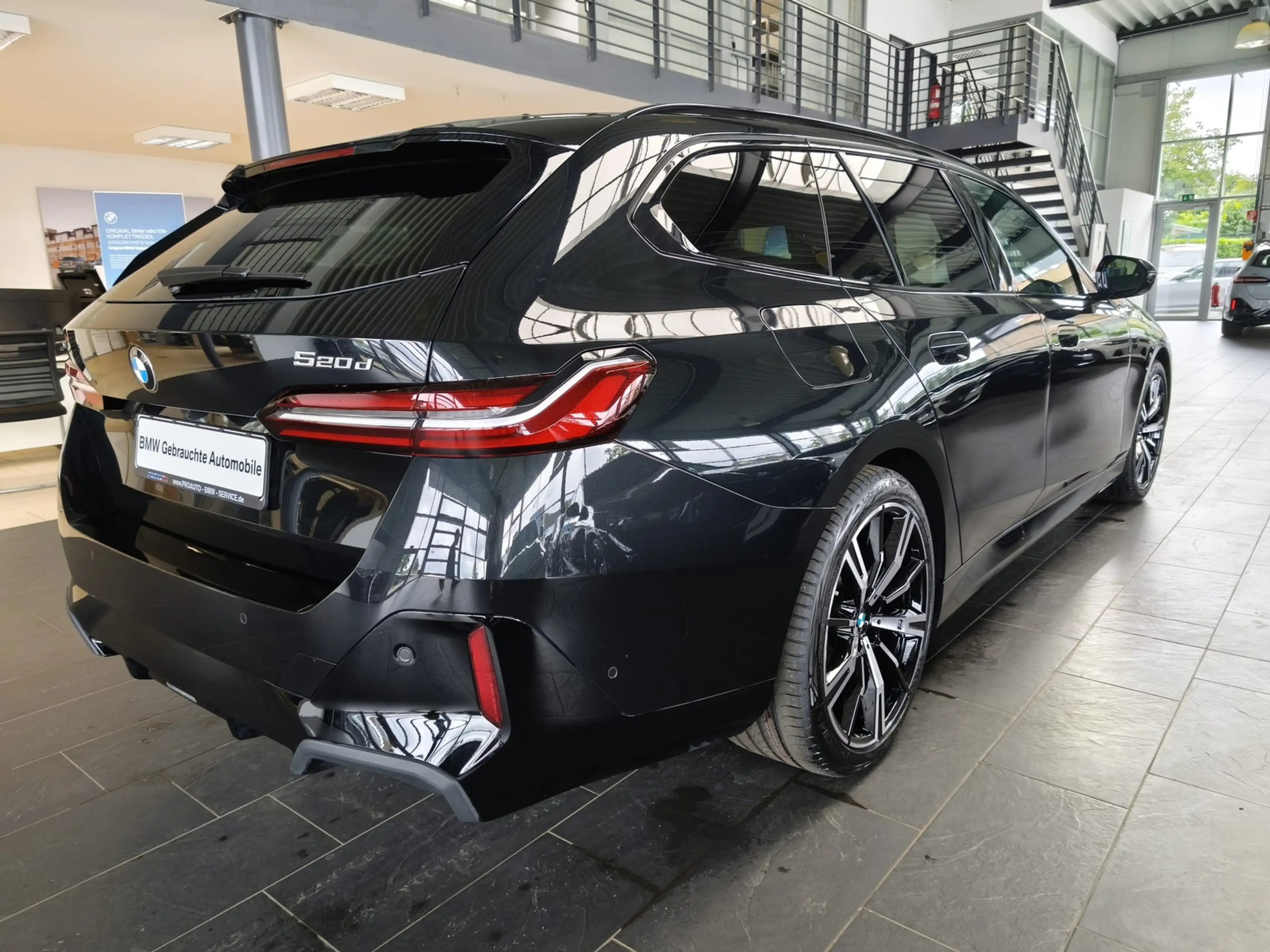 BMW 520 d xDrive M Sport Tour. AHK/HUD/HK/360°/20" — photo 7