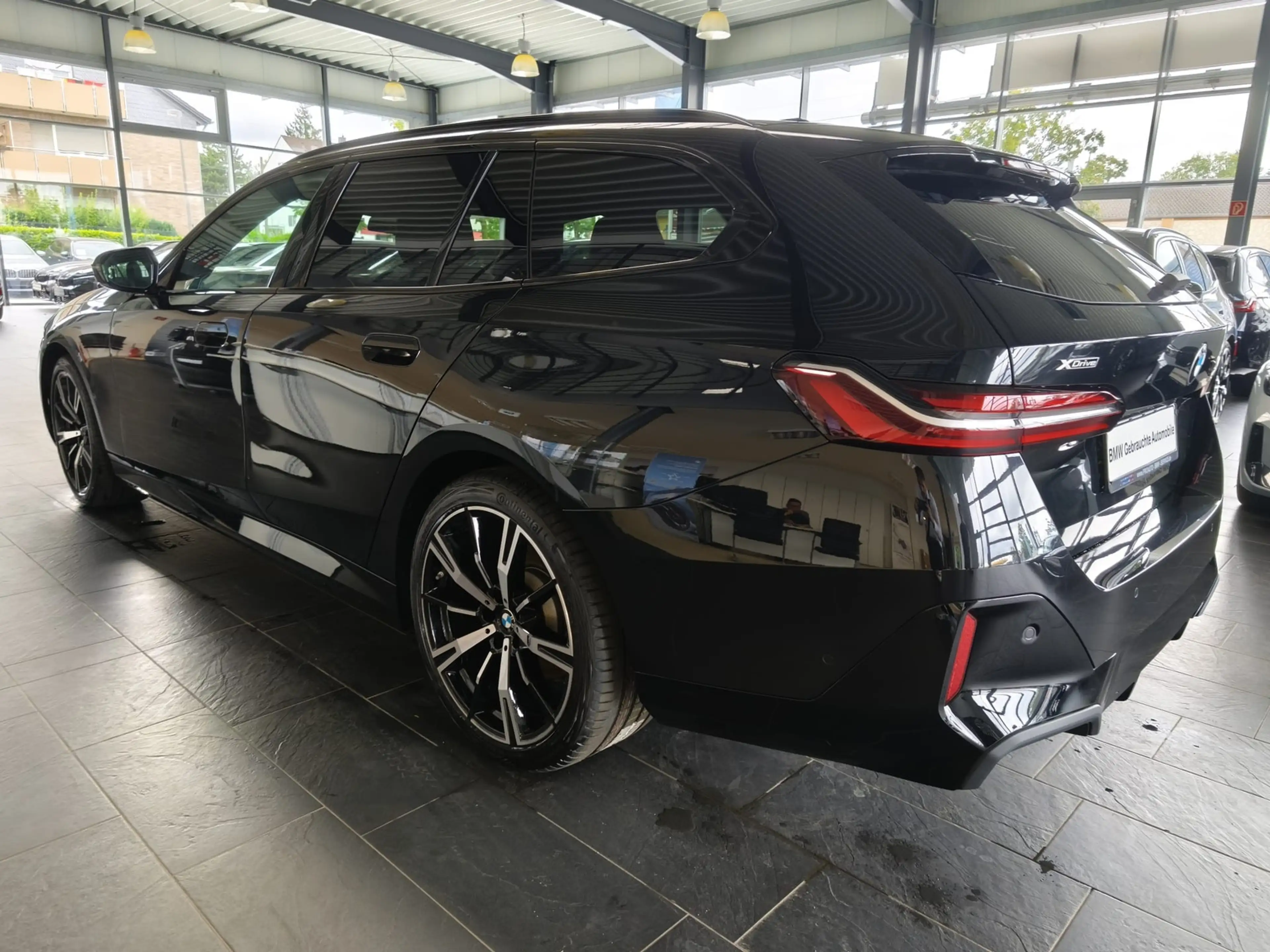 BMW 520 d xDrive M Sport Tour. AHK/HUD/HK/360°/20" — photo 4