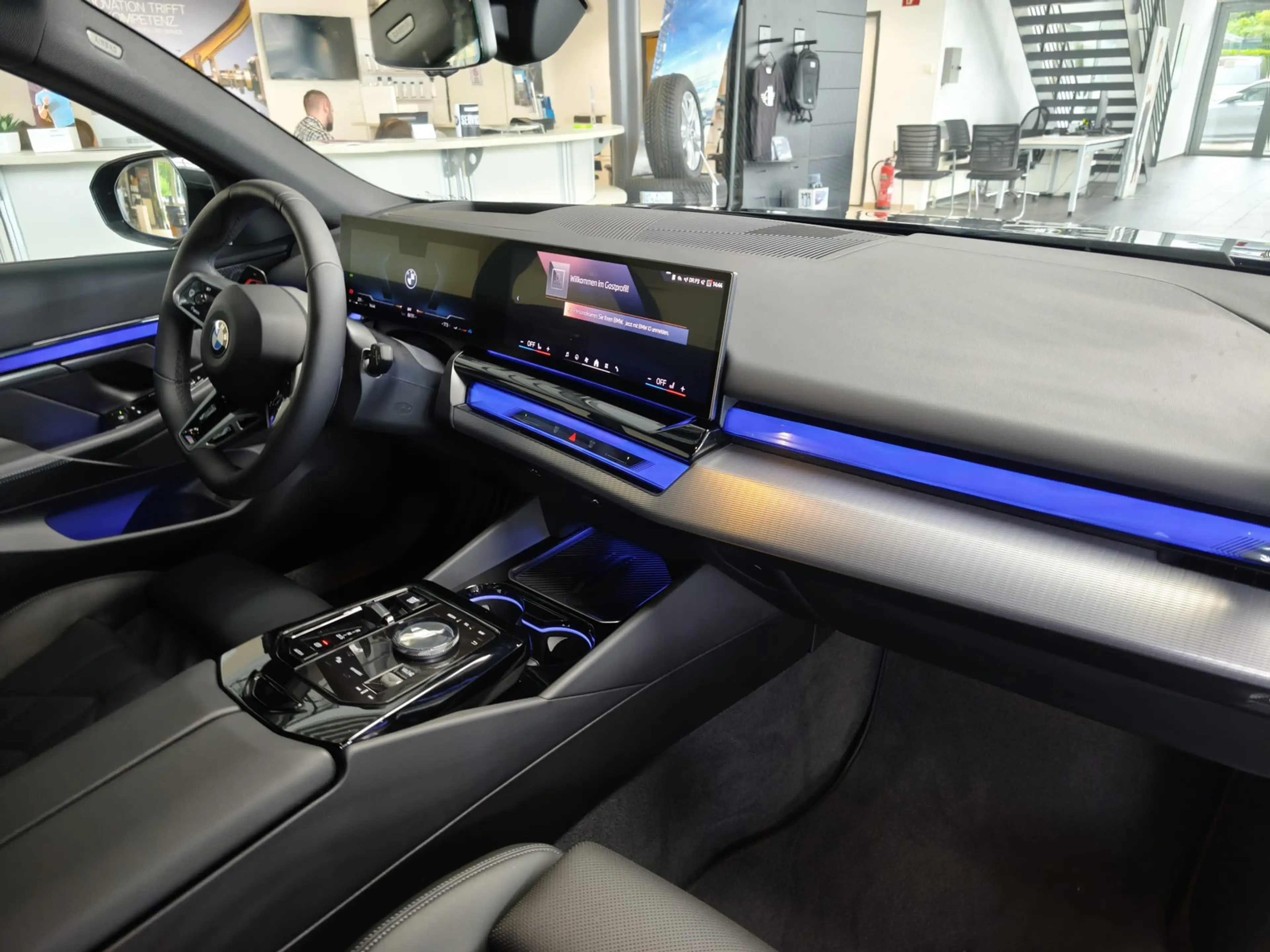 BMW 520 d xDrive M Sport Tour. AHK/HUD/HK/360°/20" — photo 13
