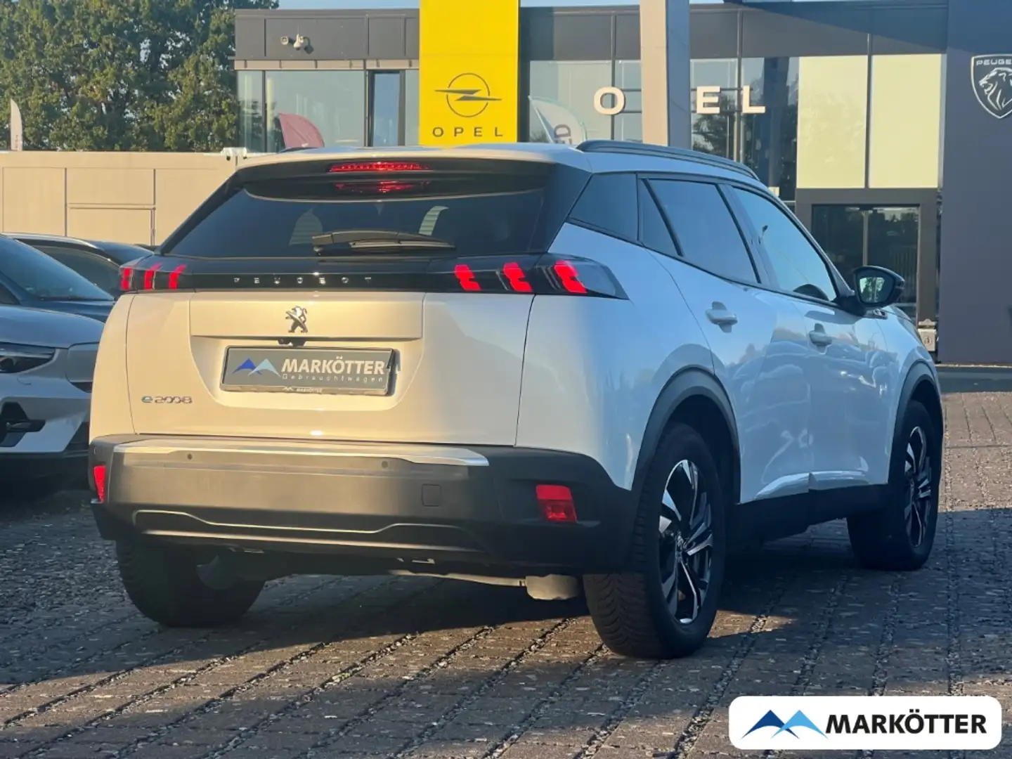 Peugeot 2008 e-2008 Allure Elektromotor 136 CAM/SHZ/TEMP Weiß - 2