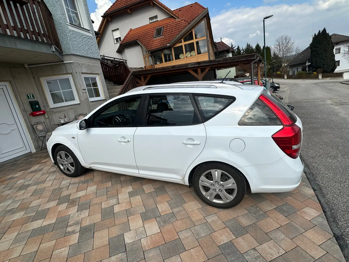 Kia Ceed SW / cee'd SW cee'd SW 1,6 CRDi Active Surf Weiß - 1