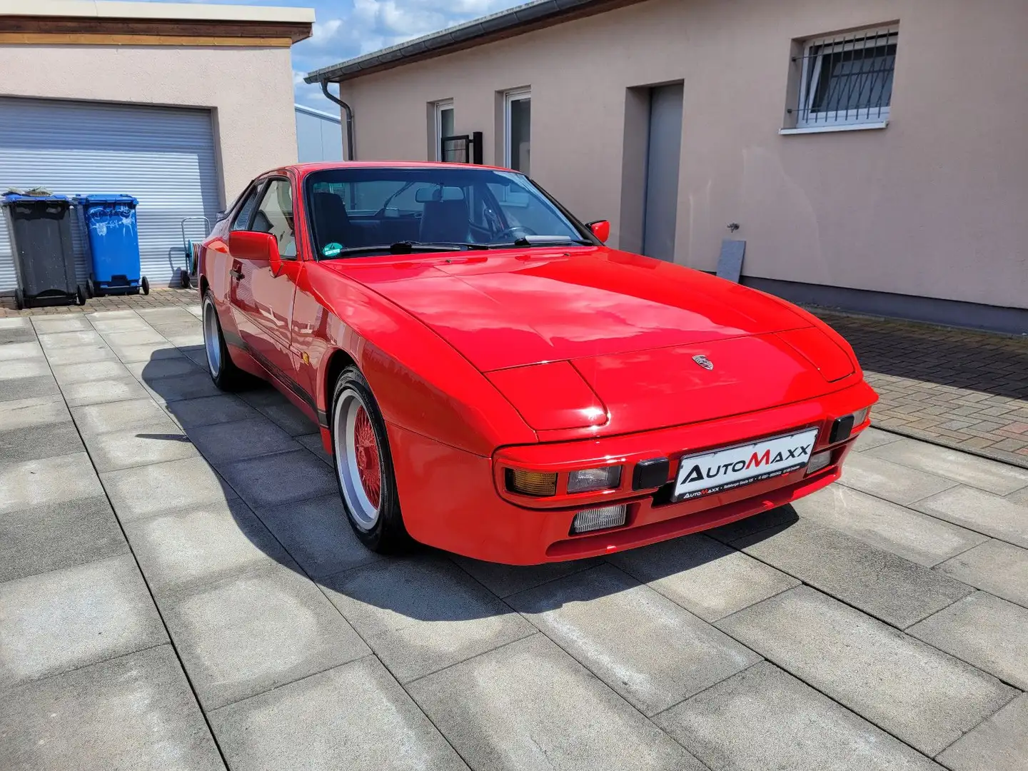 Porsche 944 crvena - 2