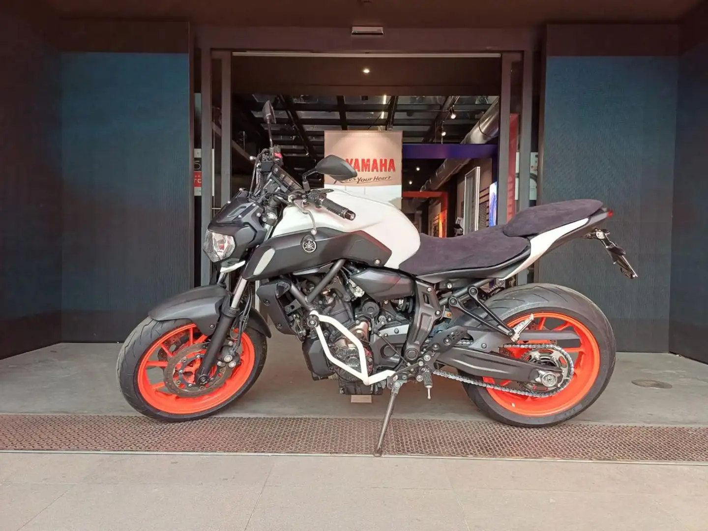 Yamaha MT-07 MY 20 Bianco - 2