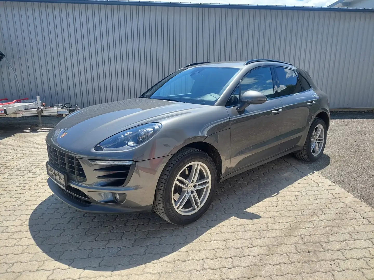 Porsche Macan NEUWERTIG /ALLRAD/NAVI/Top Ausstattung,...**TOP** Grau - 2