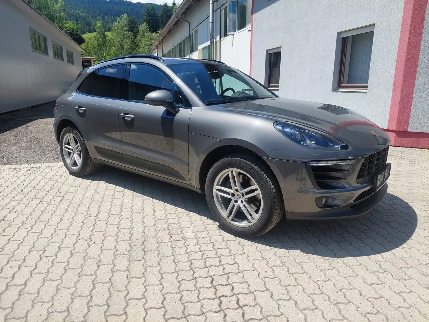 Porsche Macan NEUWERTIG /ALLRAD/NAVI/Top Ausstattung,...**TOP** Grau - 1