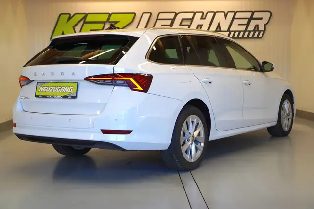 Skoda Octavia view 4