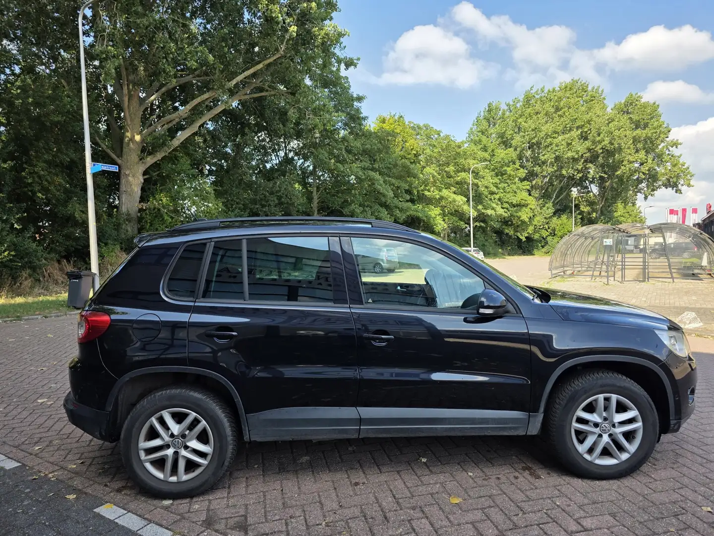 Volkswagen Tiguan 1.4 TSI Comfort&Design Clima PDC Volledig onderhou Zwart - 2