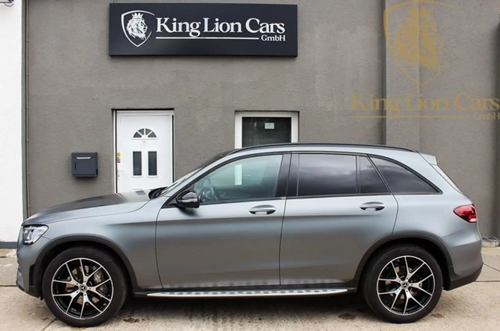 Mercedes-Benz GLC 300 d 4M AMG SPORT LINE+PANORAMA+MASSAGE+AHK Grijs - 2