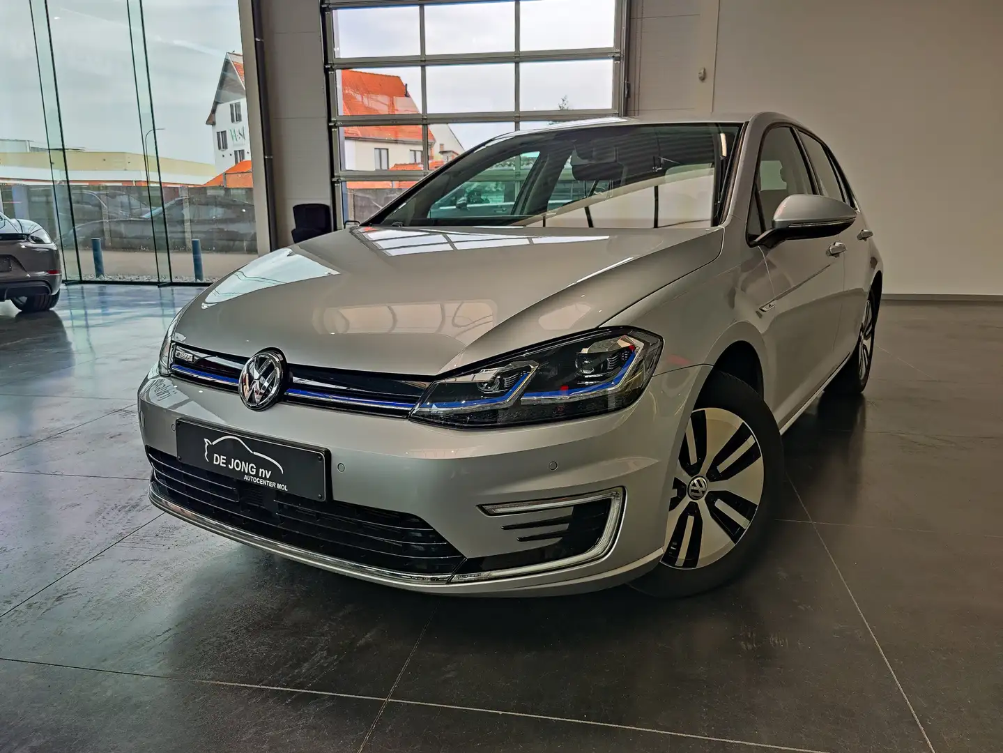 Volkswagen e-Golf 35.8kWh *Met overheidspremie* Gümüş rengi - 1