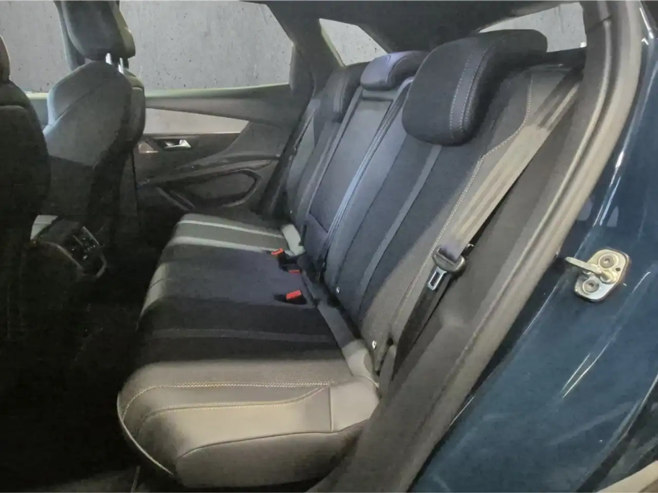 Peugeot 3008 GT HDI 130 EAT8 PANO LED ACC Focal Navi Digitales 8