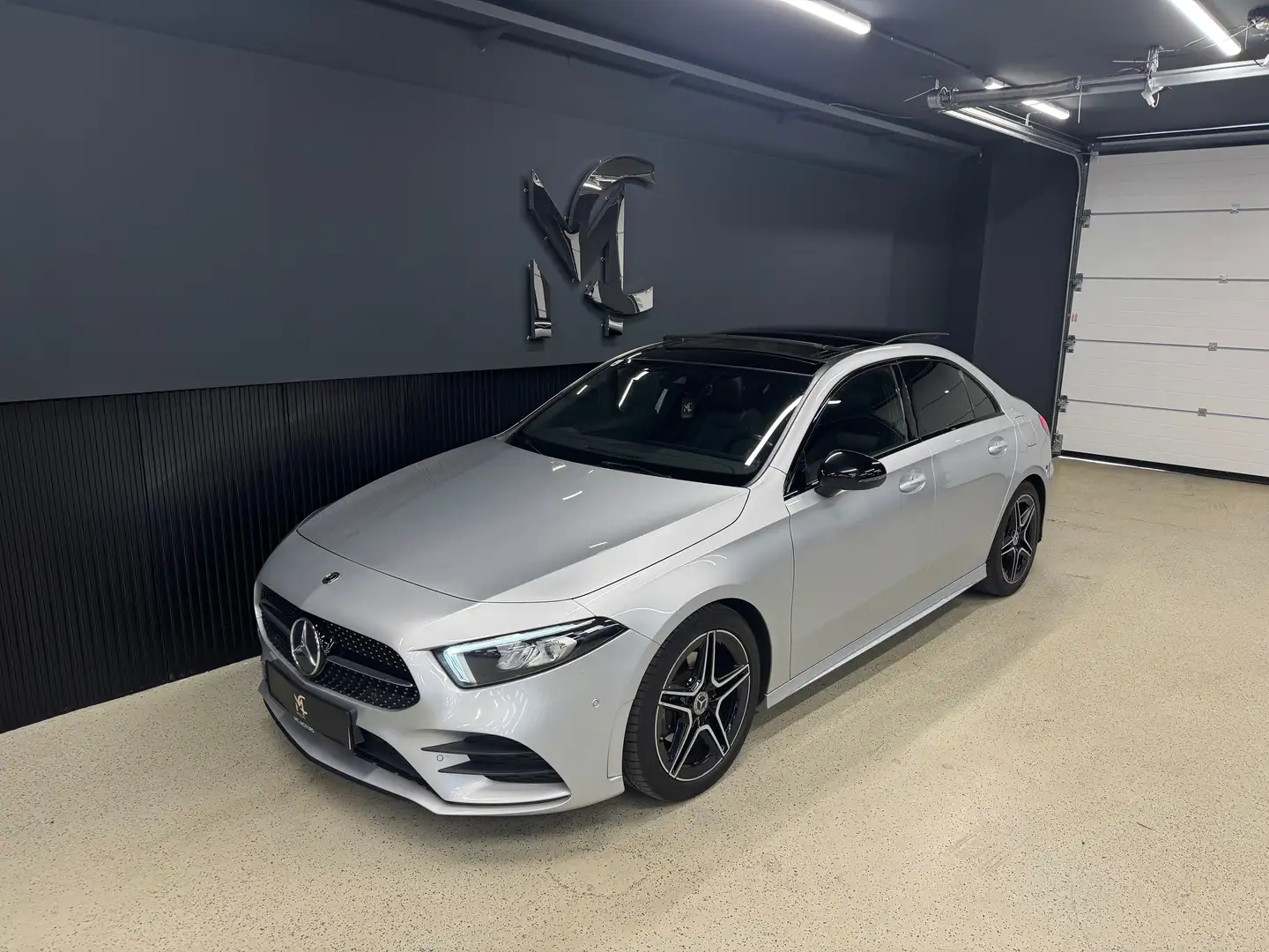 Mercedes-Benz A 180 A180`AMG-LINE`PANO`WIDESCREEN`NAVI`LED`SITZHEIZUNG Argent - 1