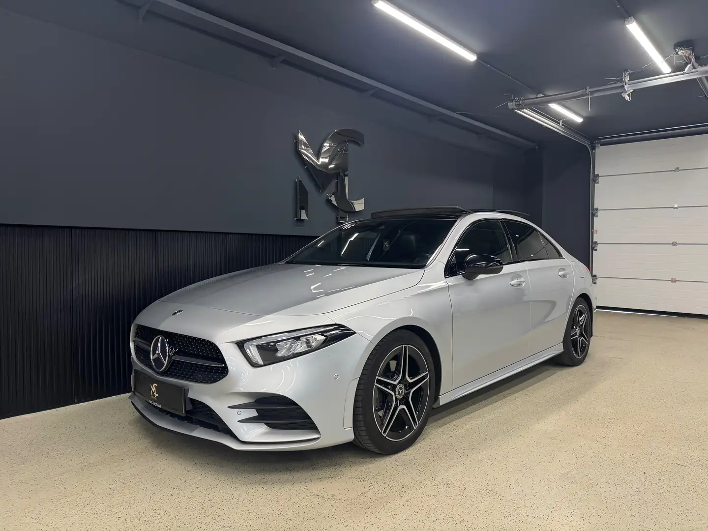 Mercedes-Benz A 180 A180`AMG-LINE`PANO`WIDESCREEN`NAVI`LED`SITZHEIZUNG Argent - 2