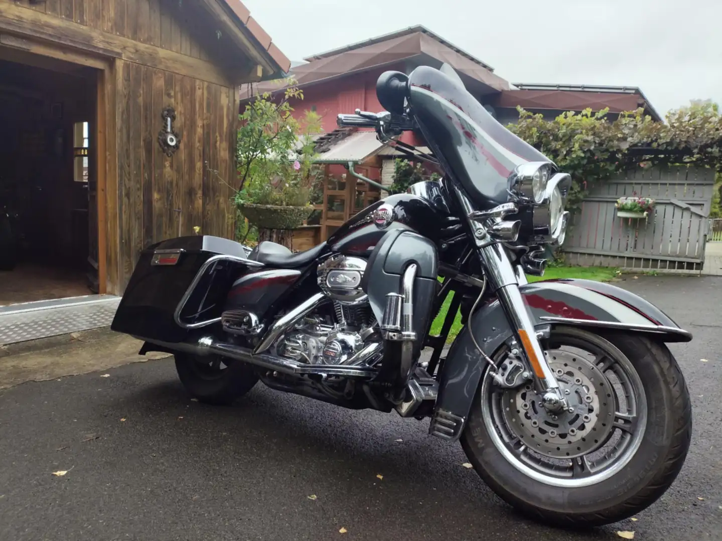 Harley-Davidson Street Glide E-Glide, Umbau - Screaming Eagle Černá - 1