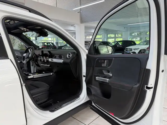 Mercedes-Benz 250 view 8