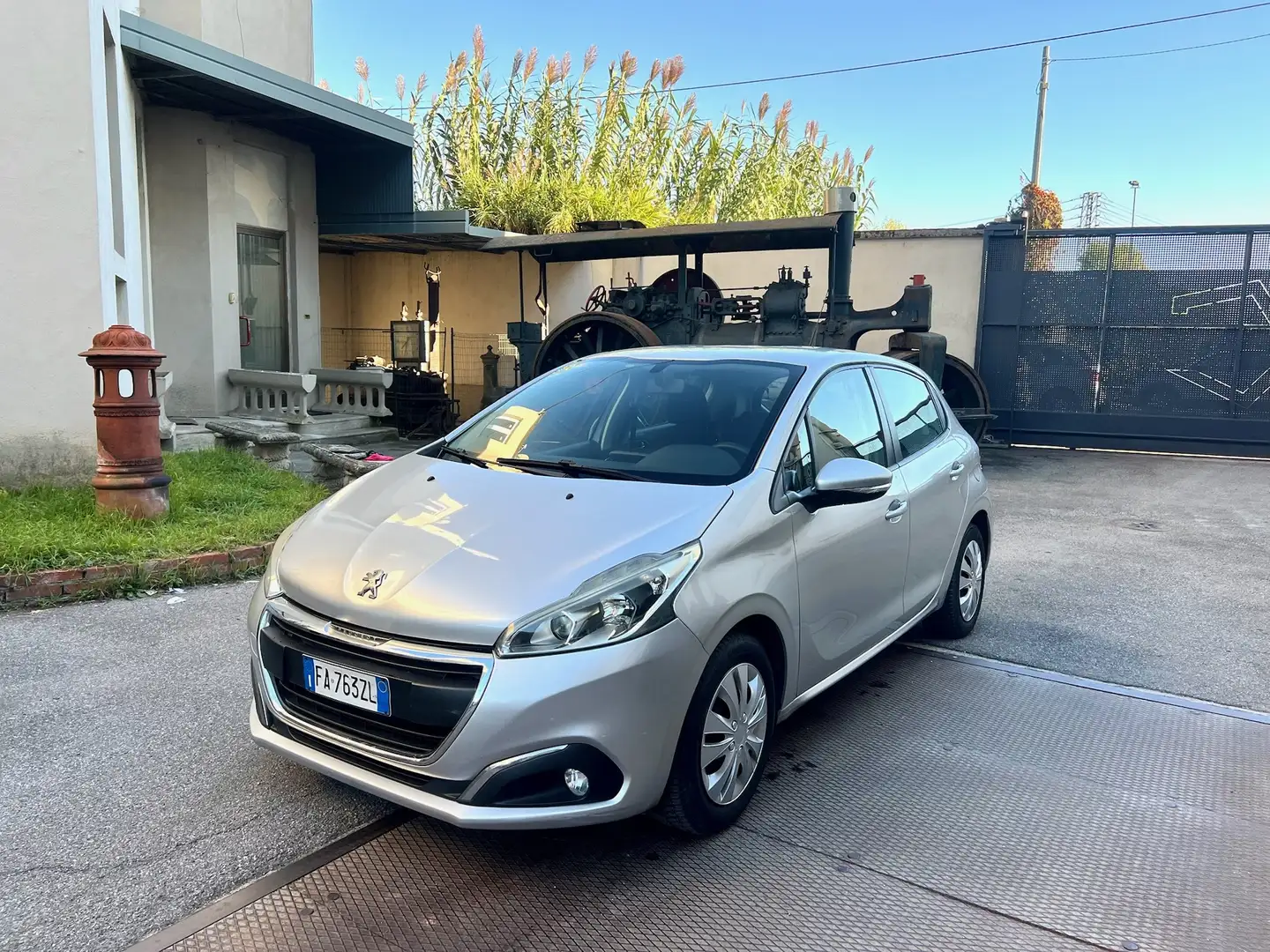 Peugeot 208 5p 1.6 bluehdi Allure 75cv Argento - 1