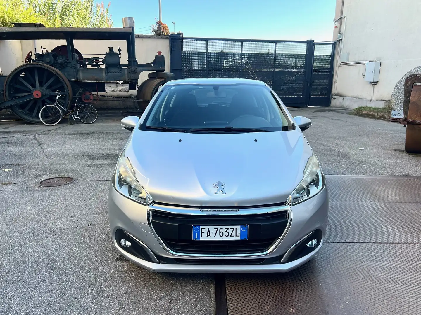 Peugeot 208 5p 1.6 bluehdi Allure 75cv Argento - 2