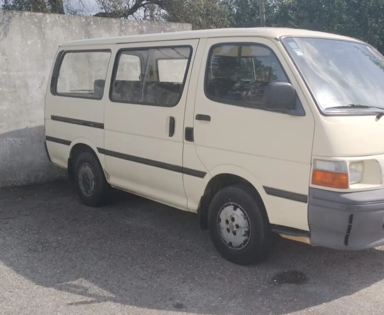 Toyota Hiace 2.4 D 9lug - 1