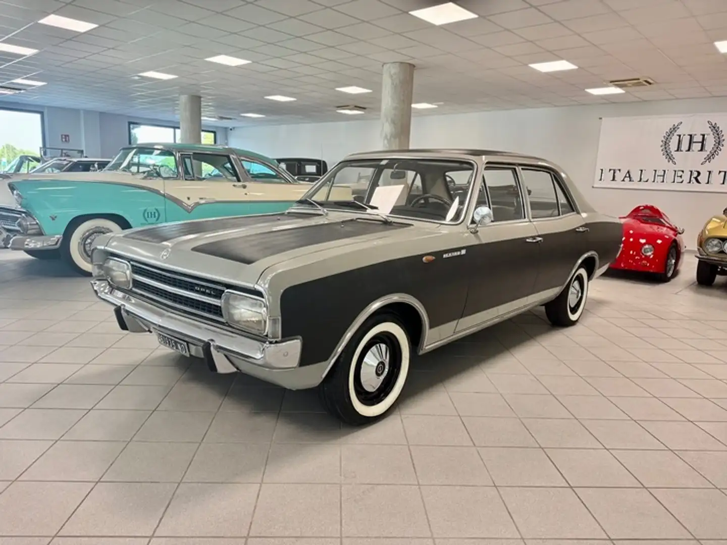 Opel Rekord 1.9 C Lusso Automatic/Clima Gris - 1