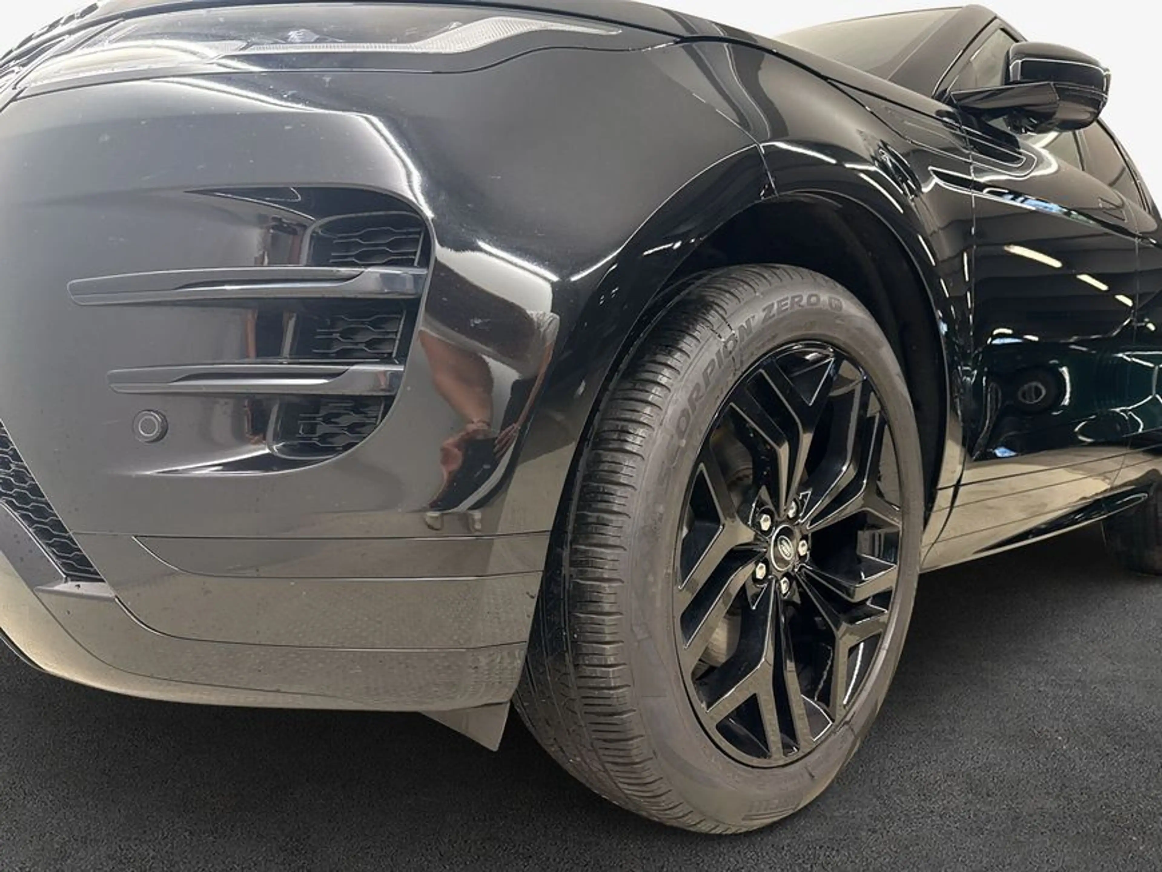 Land Rover Range Rover Evoque P200 R-Dynamic SE — photo 13