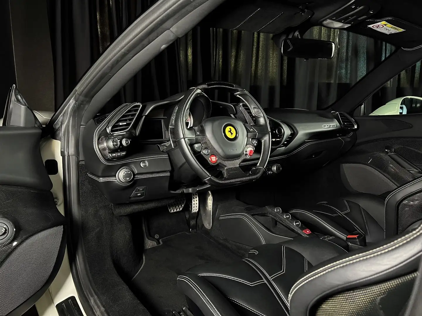 Ferrari 488 V8 3.9 T 670CH Weiß - 2