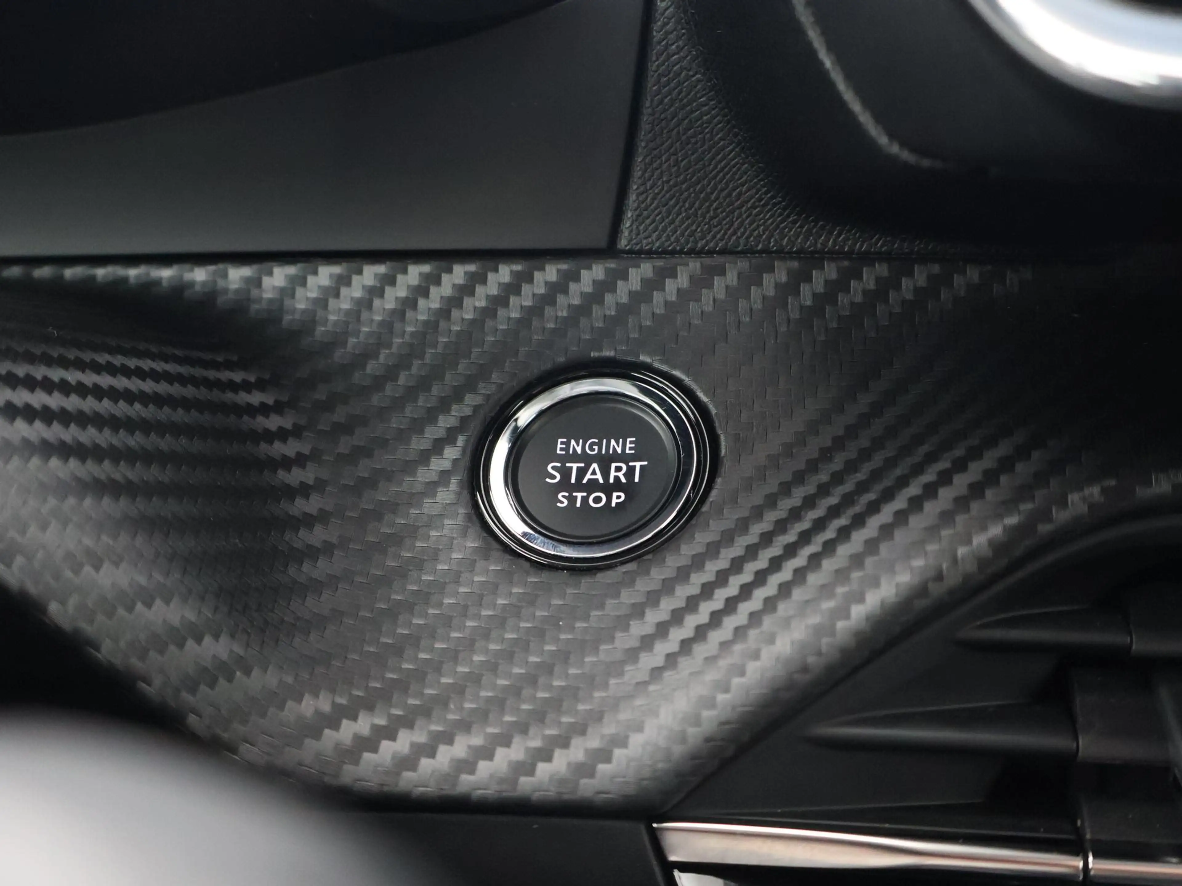 Peugeot e-2008 EV ALLURE 50 kWh + CAMERA | LED | CARPLAY | STOELV — photo 36