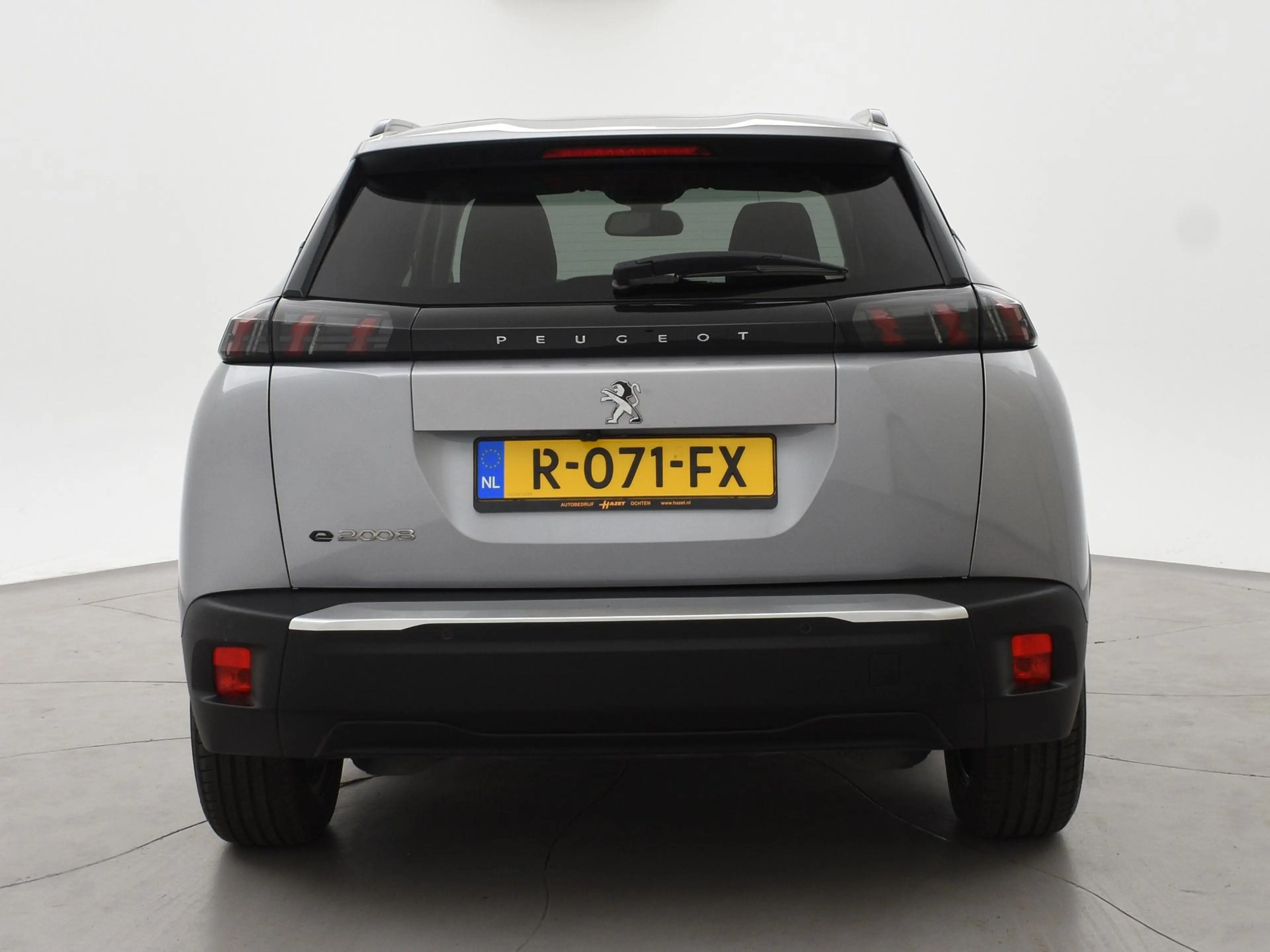Peugeot e-2008 EV ALLURE 50 kWh + CAMERA | LED | CARPLAY | STOELV — photo 7