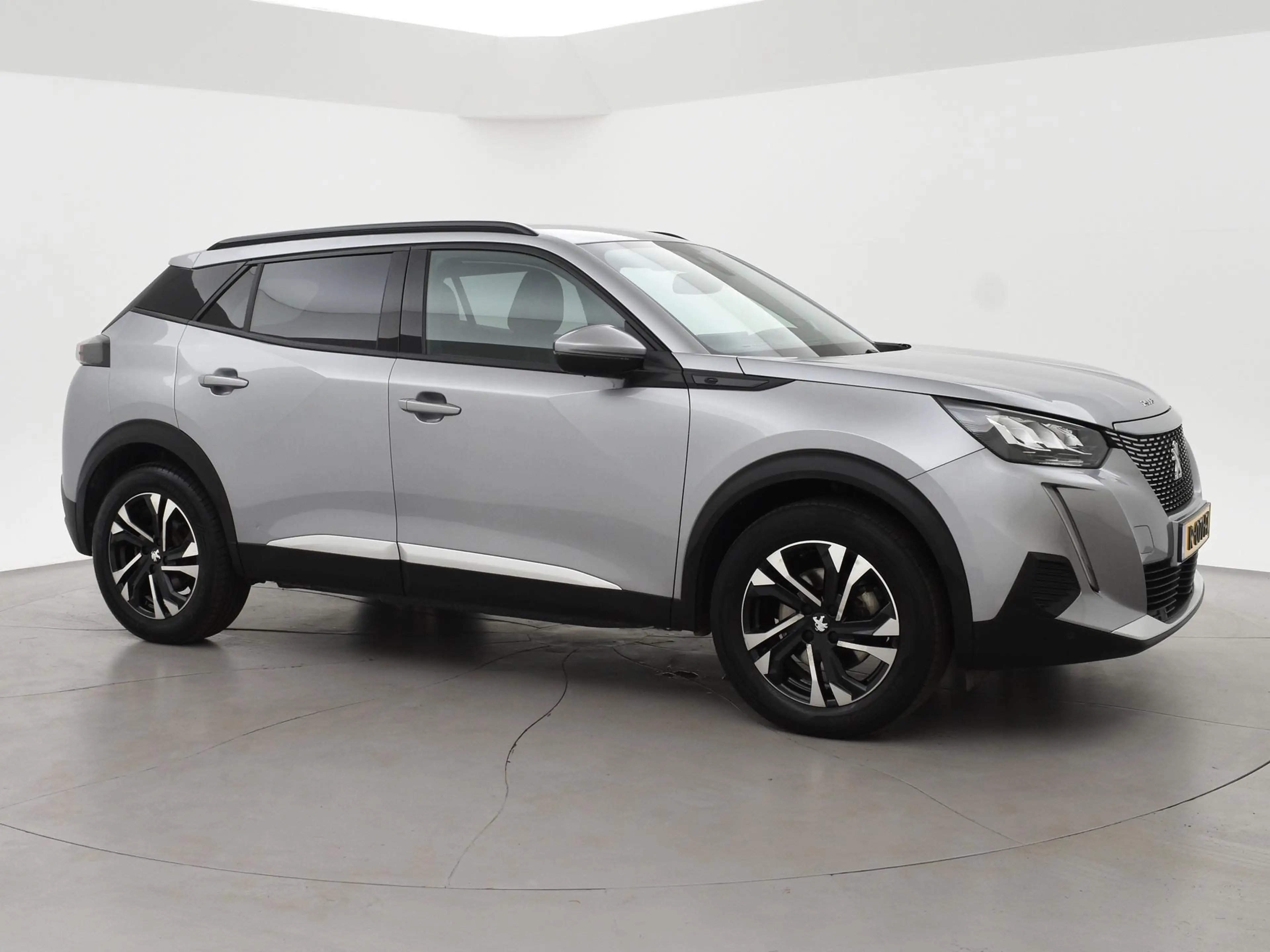Peugeot e-2008 EV ALLURE 50 kWh + CAMERA | LED | CARPLAY | STOELV — photo 30