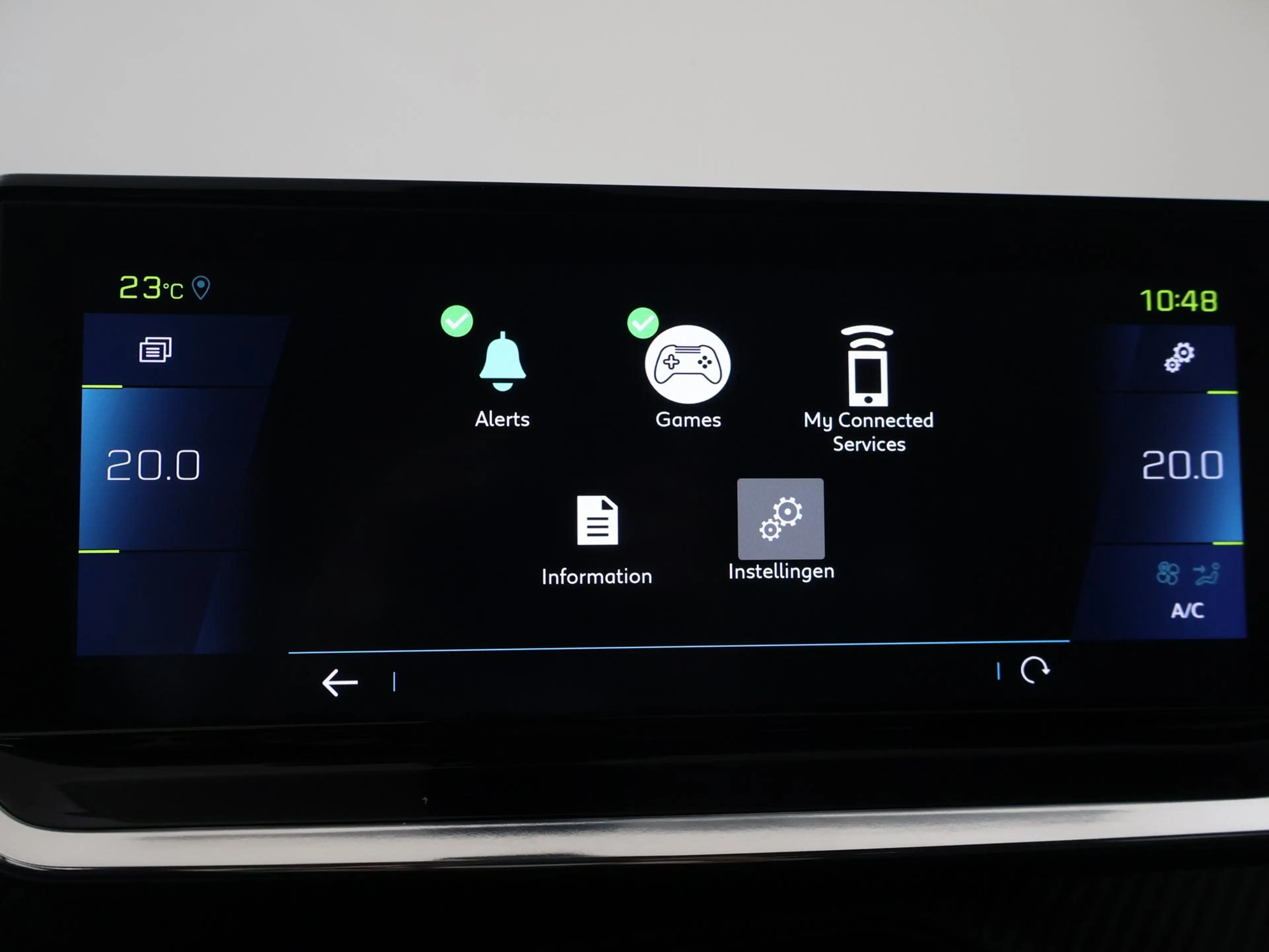 Peugeot e-2008 EV ALLURE 50 kWh + CAMERA | LED | CARPLAY | STOELV — photo 49