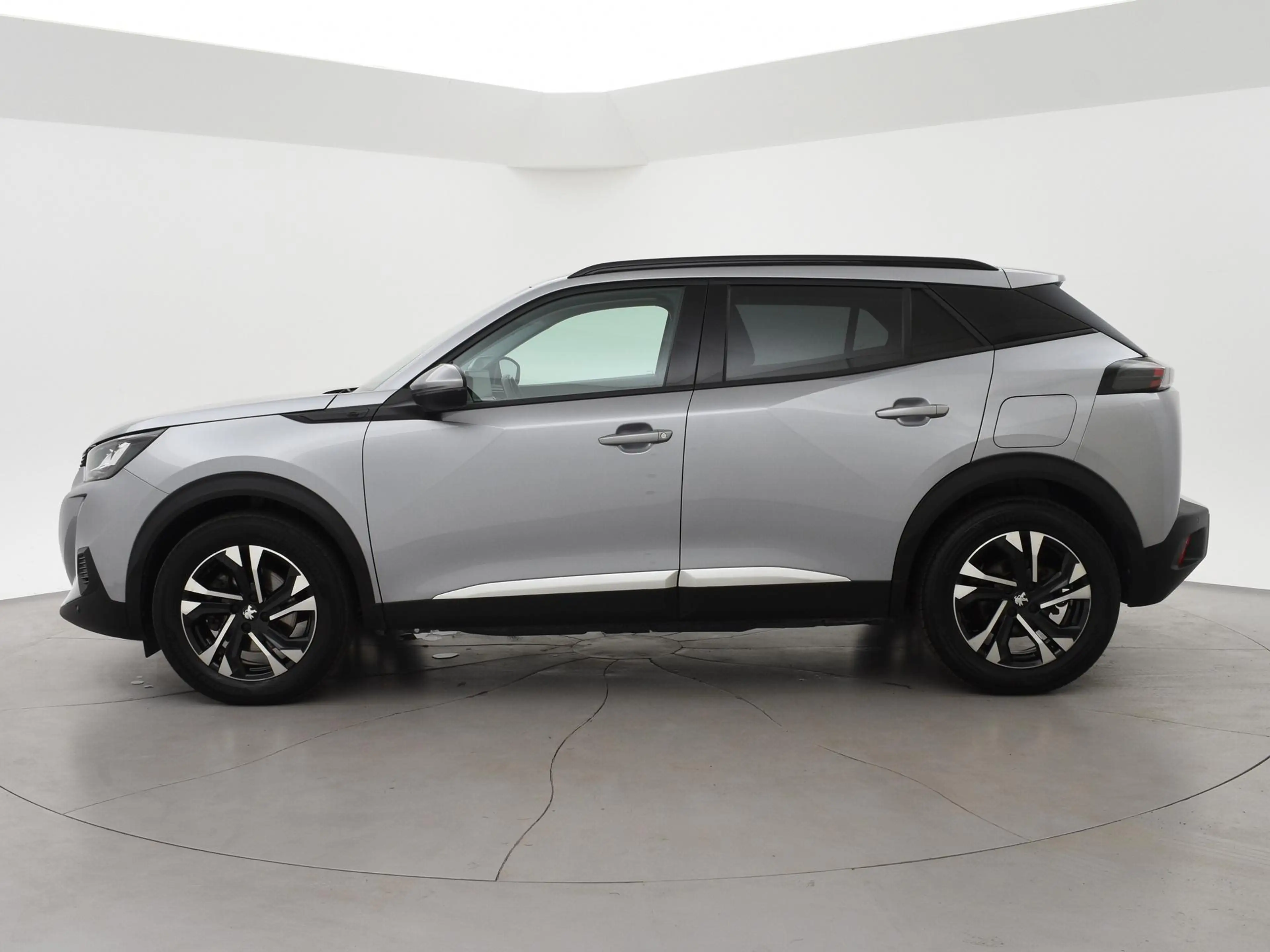 Peugeot e-2008 EV ALLURE 50 kWh + CAMERA | LED | CARPLAY | STOELV — photo 5