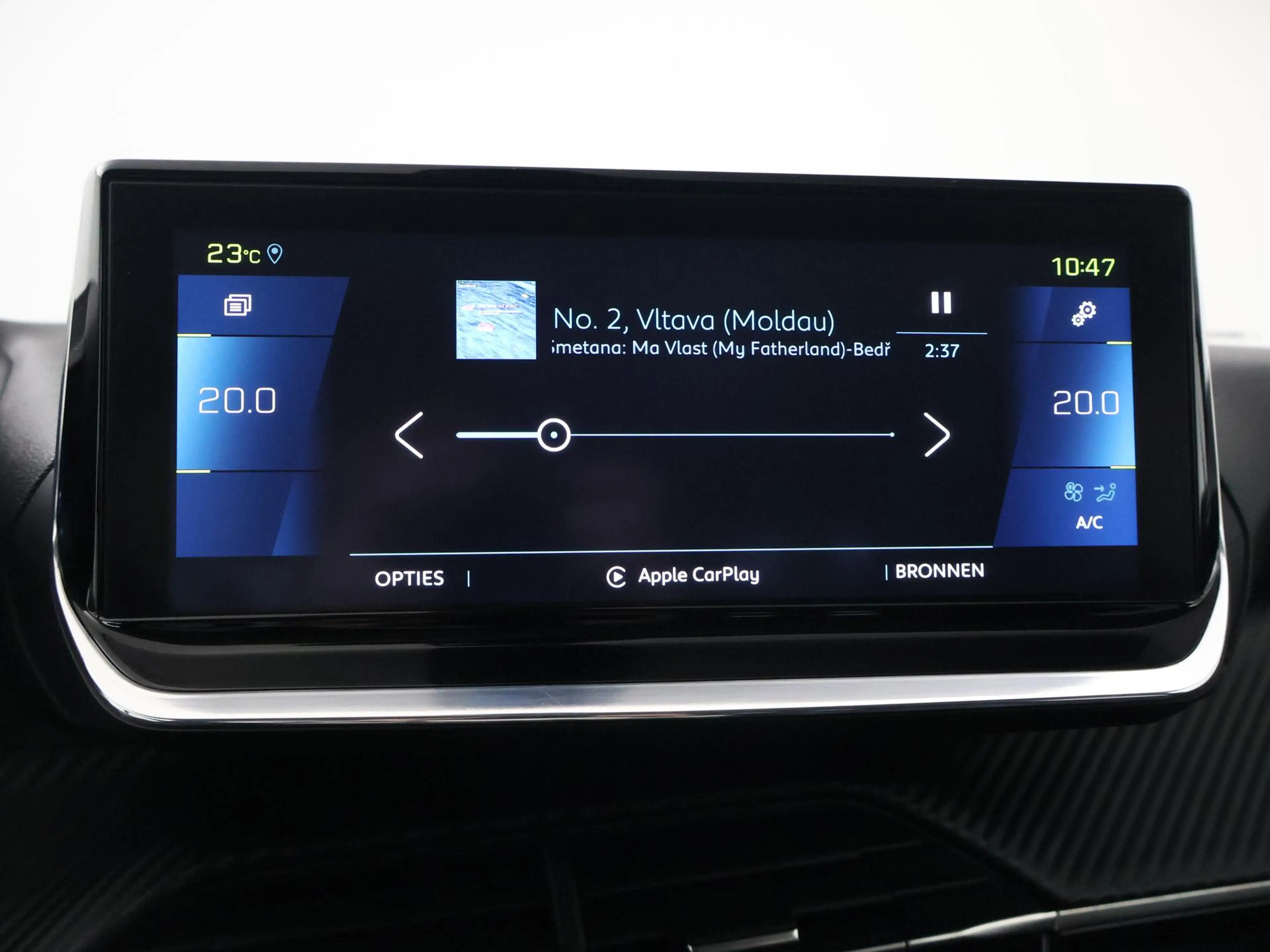 Peugeot e-2008 EV ALLURE 50 kWh + CAMERA | LED | CARPLAY | STOELV — photo 41