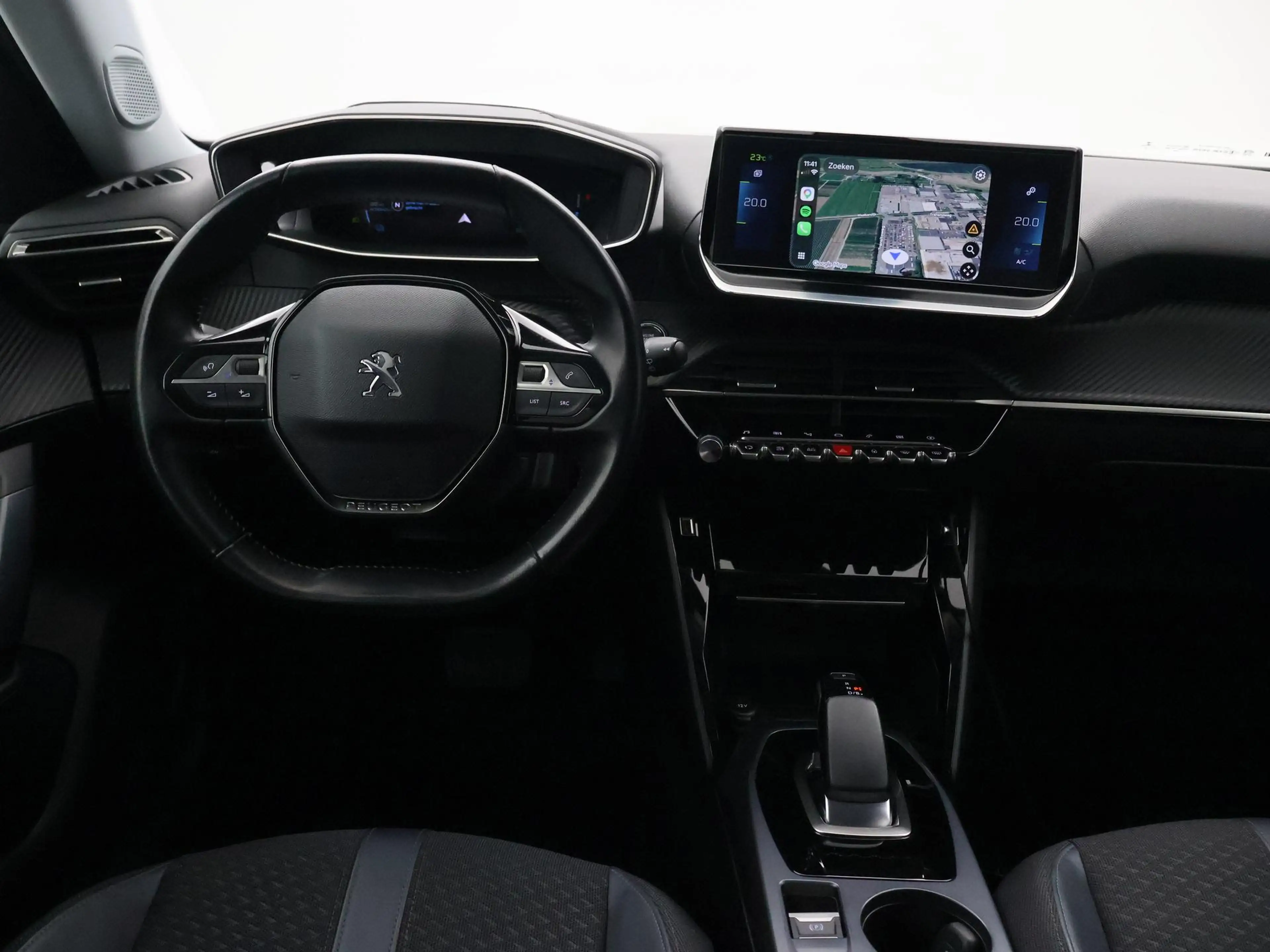 Peugeot e-2008 EV ALLURE 50 kWh + CAMERA | LED | CARPLAY | STOELV — photo 3