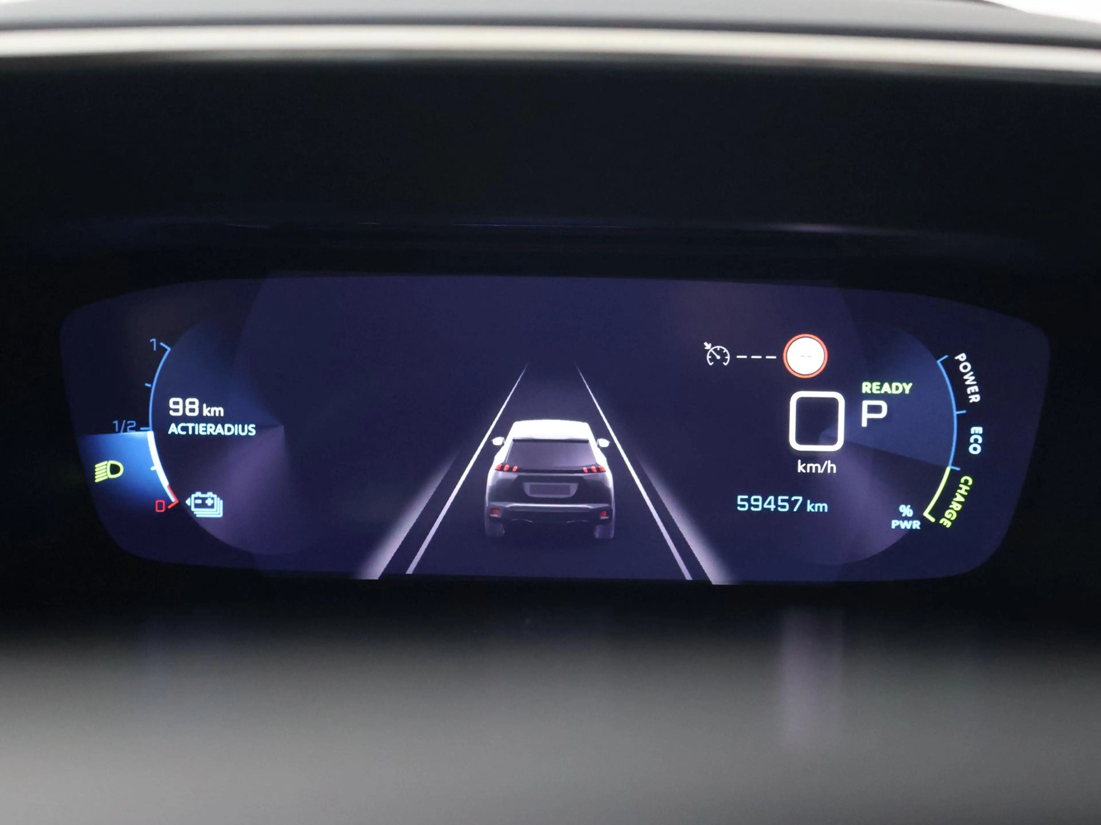 Peugeot e-2008 EV ALLURE 50 kWh + CAMERA | LED | CARPLAY | STOELV — photo 35