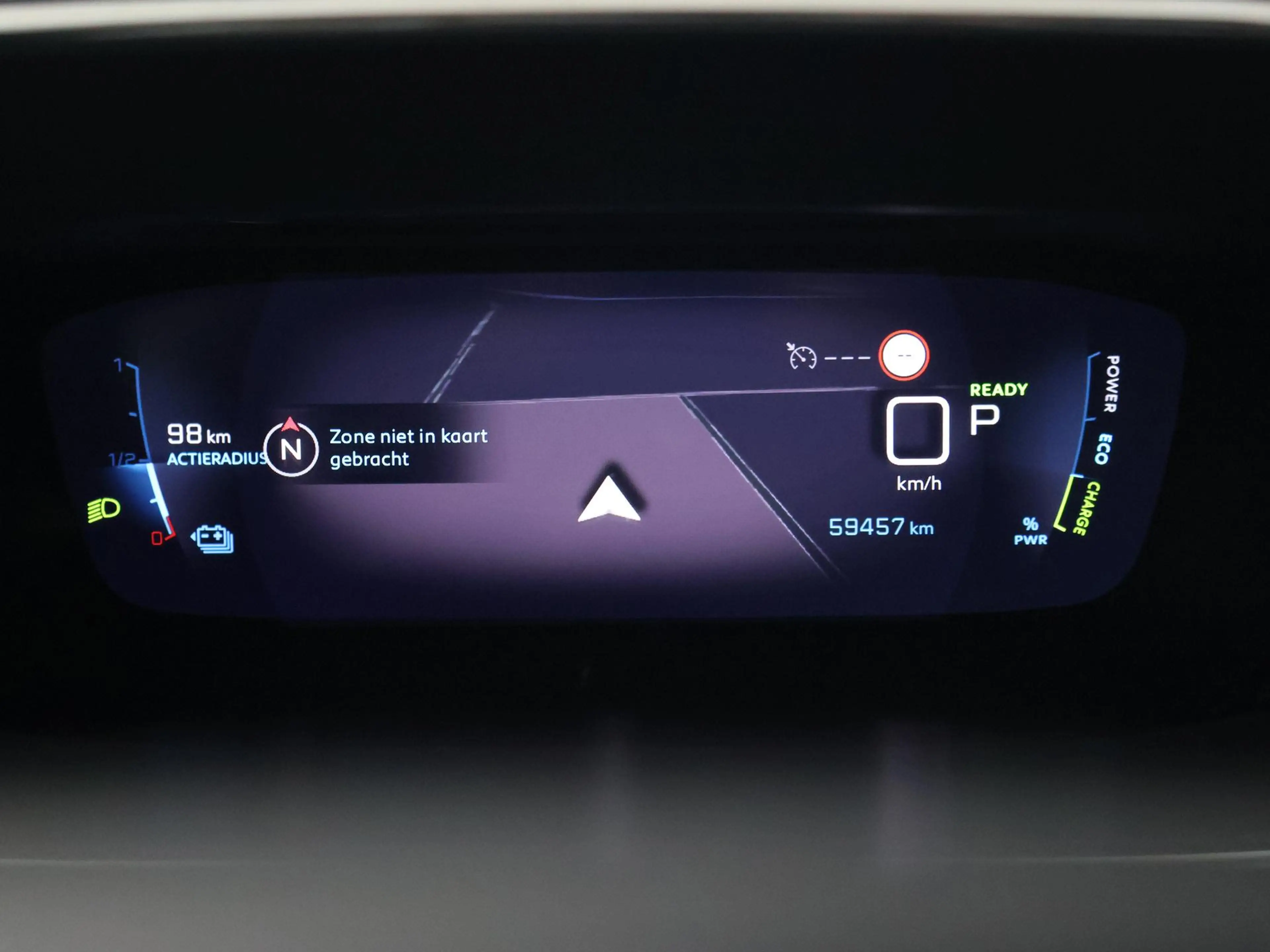 Peugeot e-2008 EV ALLURE 50 kWh + CAMERA | LED | CARPLAY | STOELV — photo 32