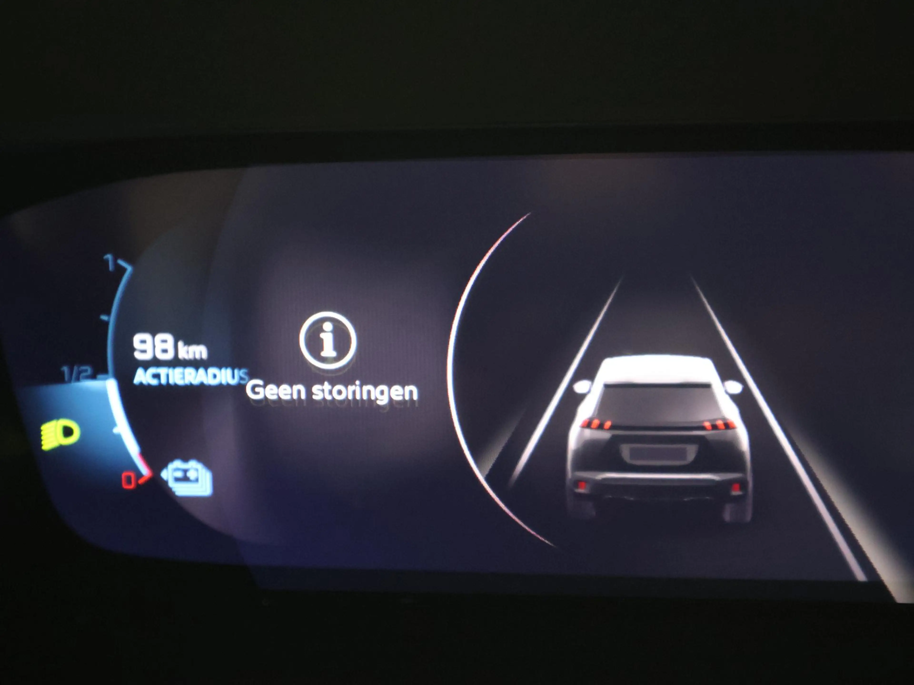 Peugeot e-2008 EV ALLURE 50 kWh + CAMERA | LED | CARPLAY | STOELV — photo 46