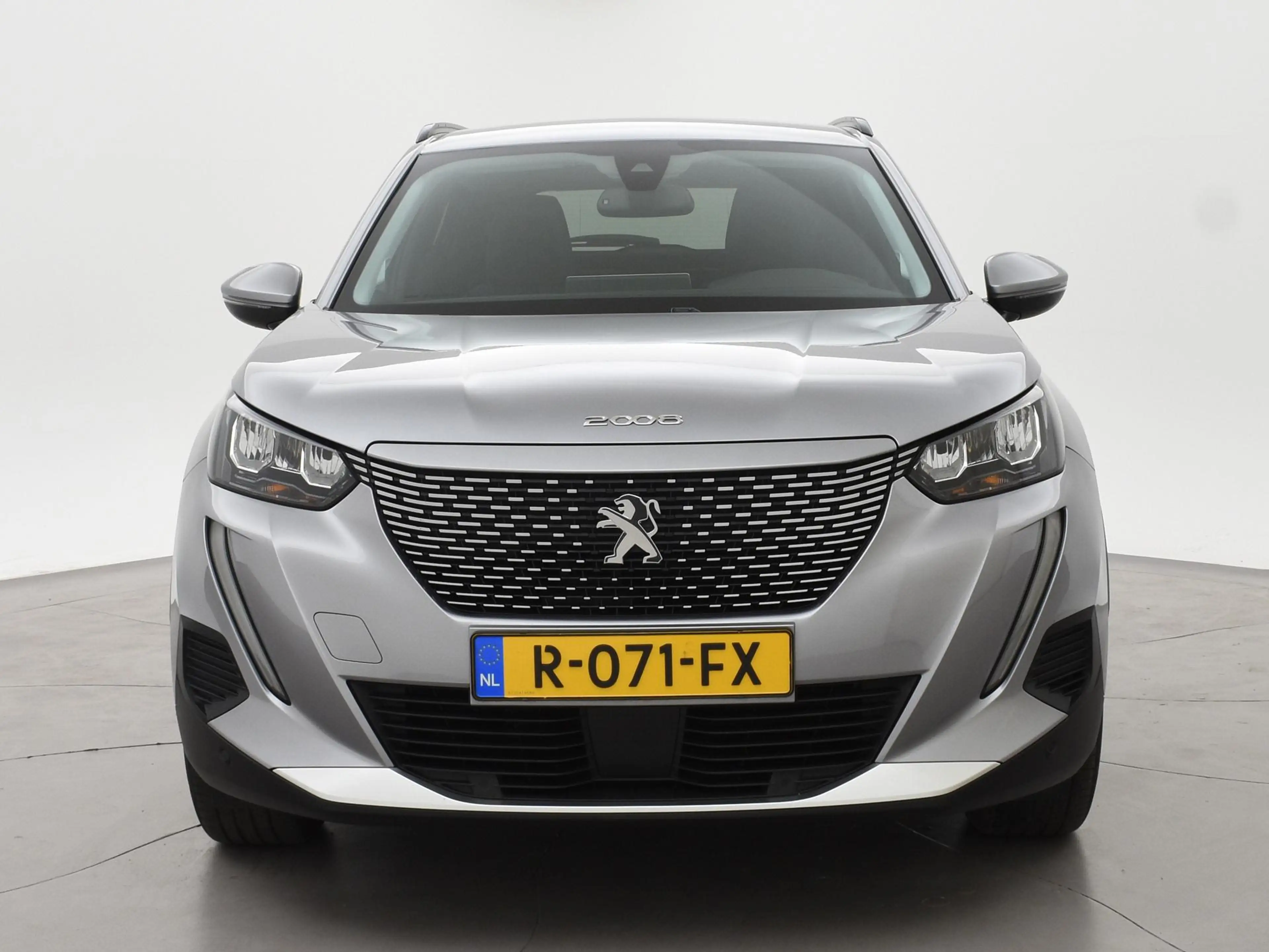 Peugeot e-2008 EV ALLURE 50 kWh + CAMERA | LED | CARPLAY | STOELV — photo 6