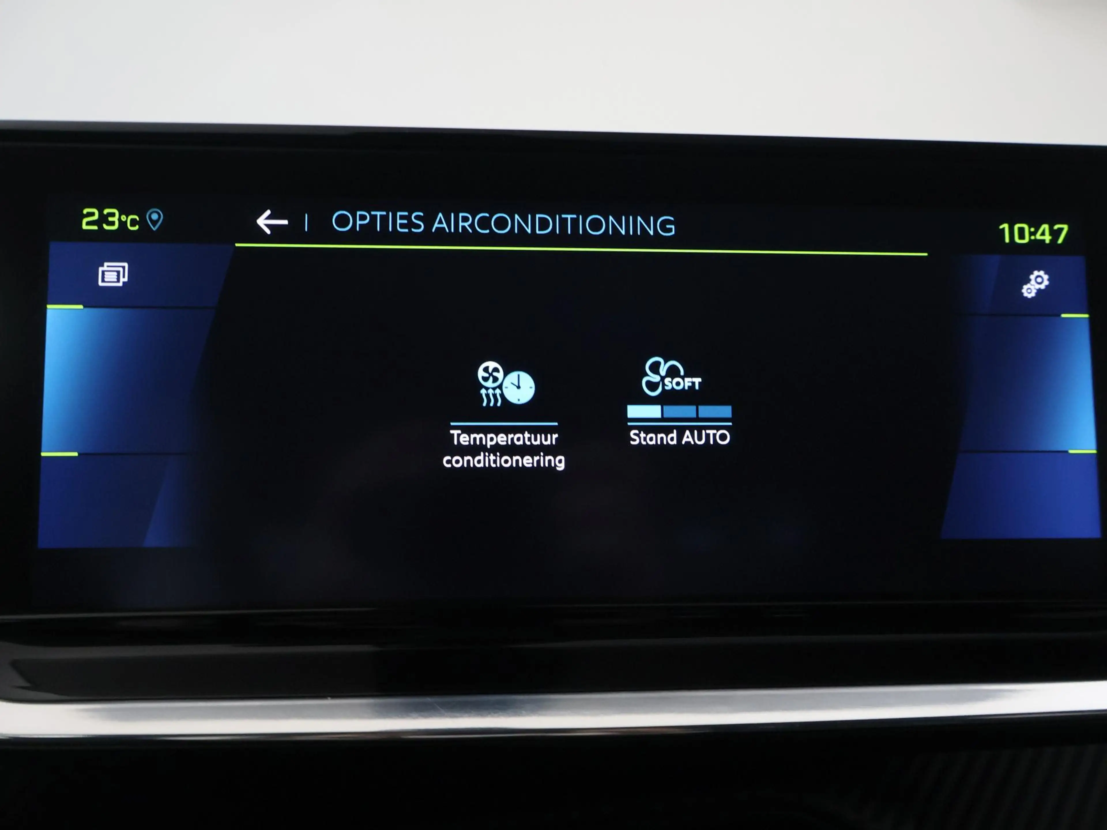 Peugeot e-2008 EV ALLURE 50 kWh + CAMERA | LED | CARPLAY | STOELV — photo 44