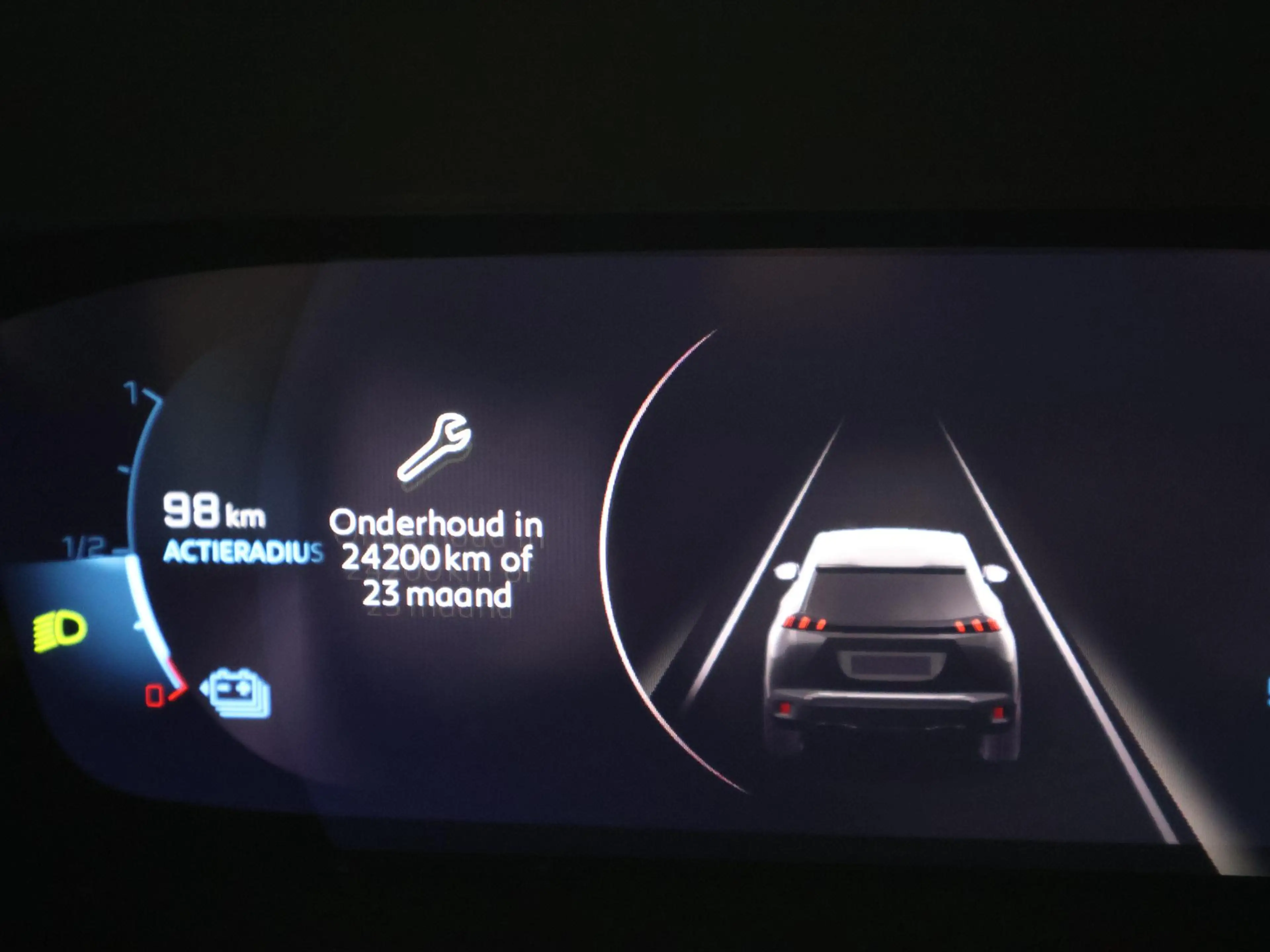 Peugeot e-2008 EV ALLURE 50 kWh + CAMERA | LED | CARPLAY | STOELV — photo 45