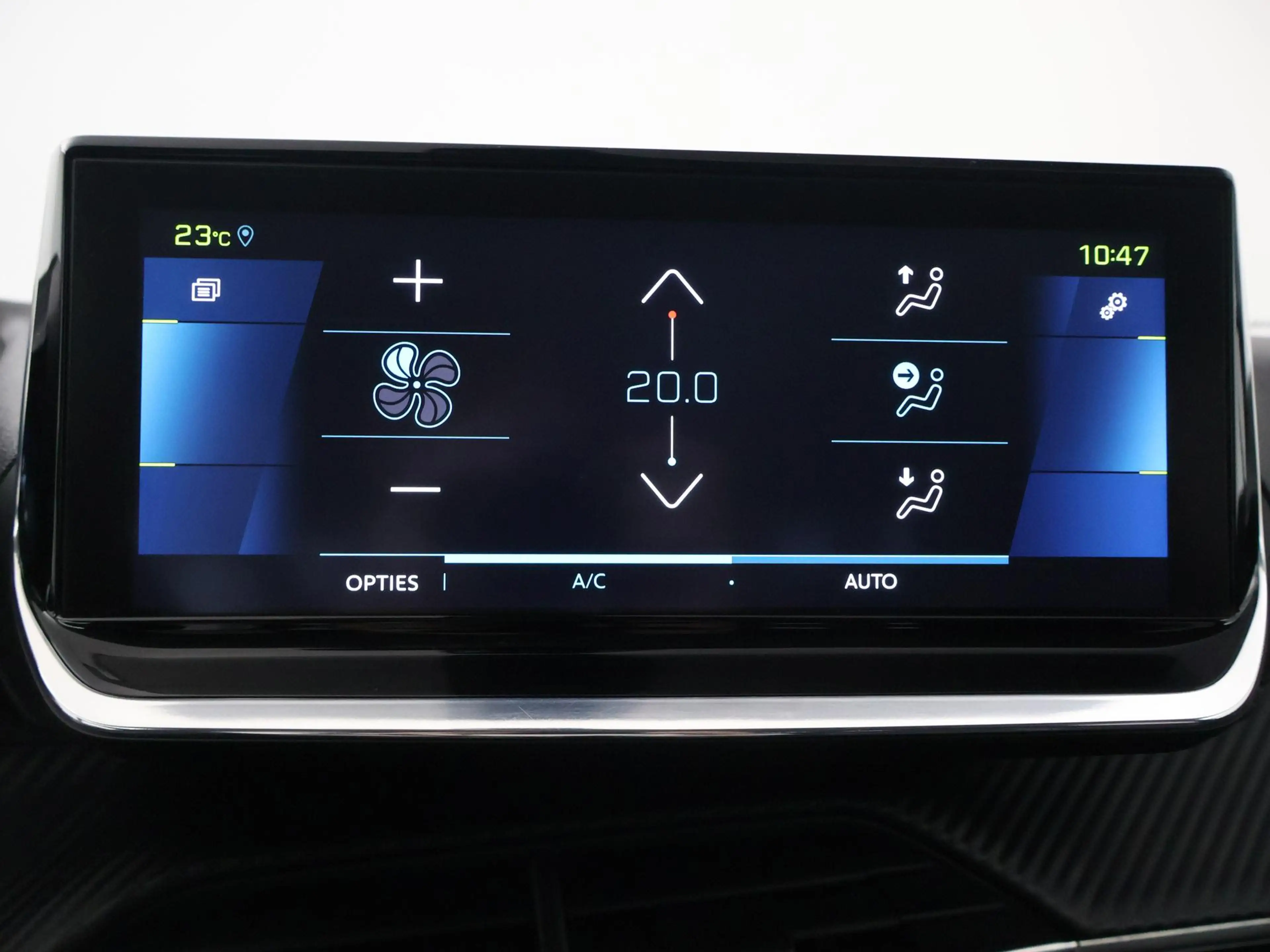 Peugeot e-2008 EV ALLURE 50 kWh + CAMERA | LED | CARPLAY | STOELV — photo 43