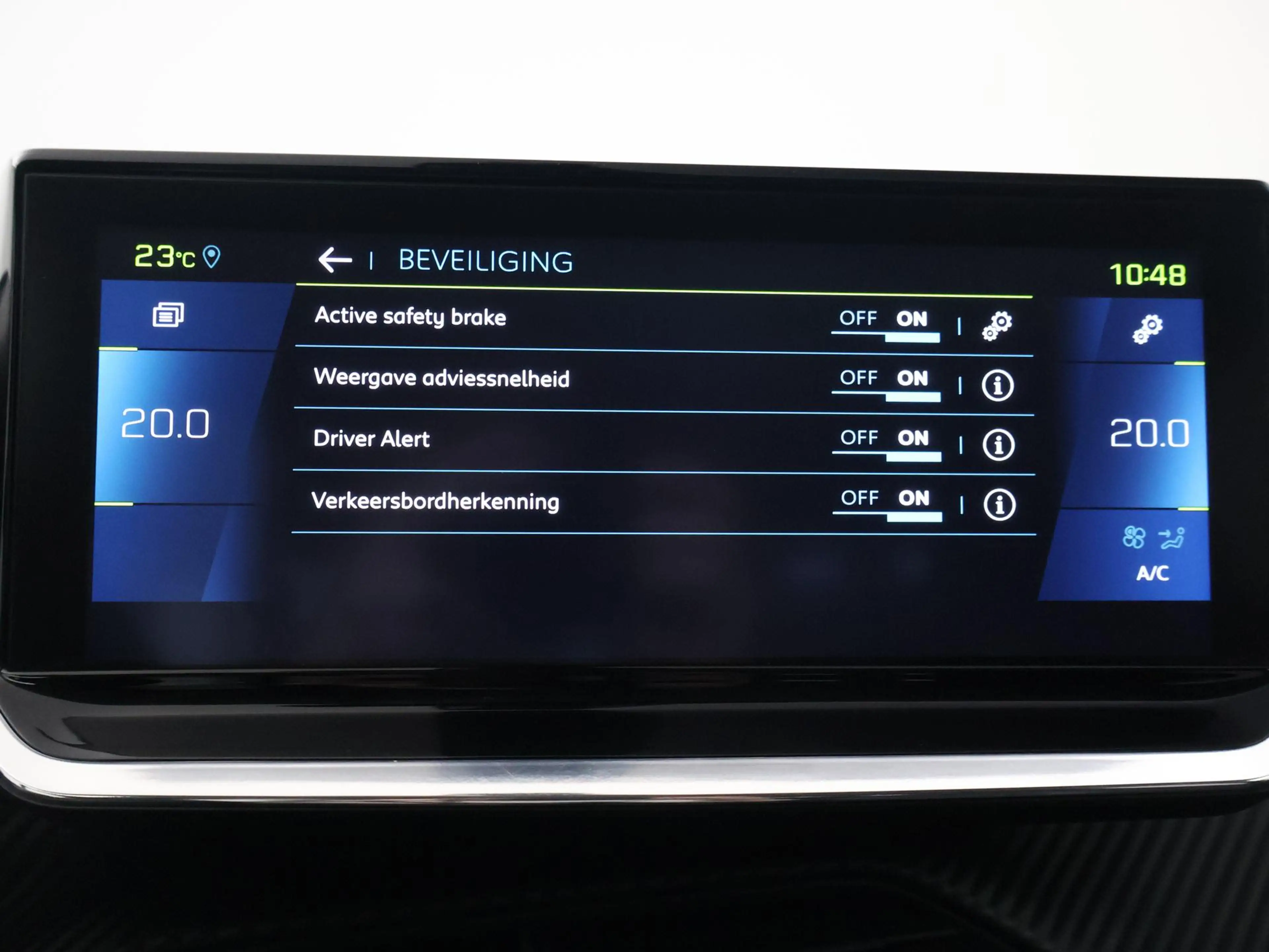 Peugeot e-2008 EV ALLURE 50 kWh + CAMERA | LED | CARPLAY | STOELV — photo 48