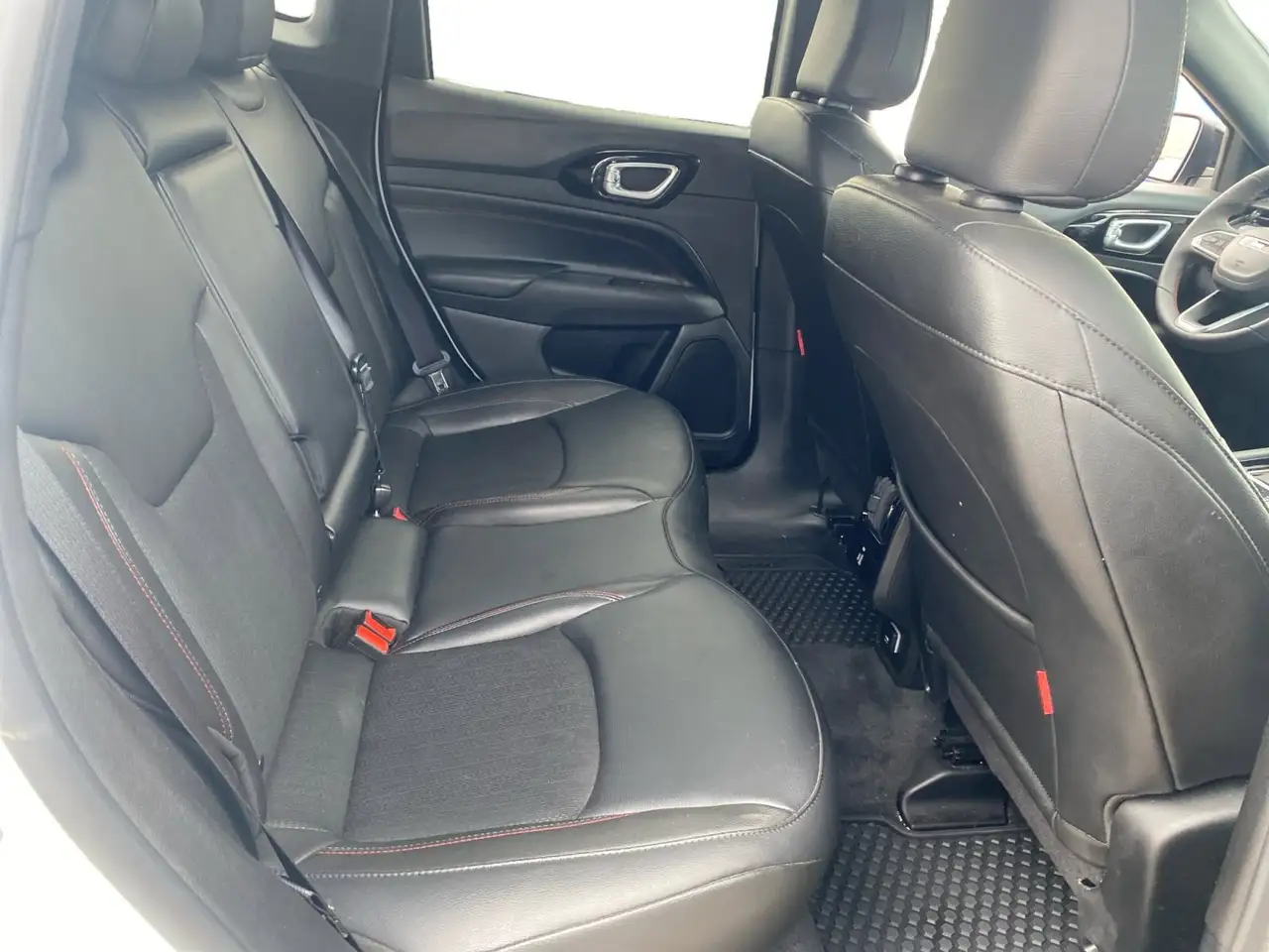Jeep Compass photo Jeep Compass