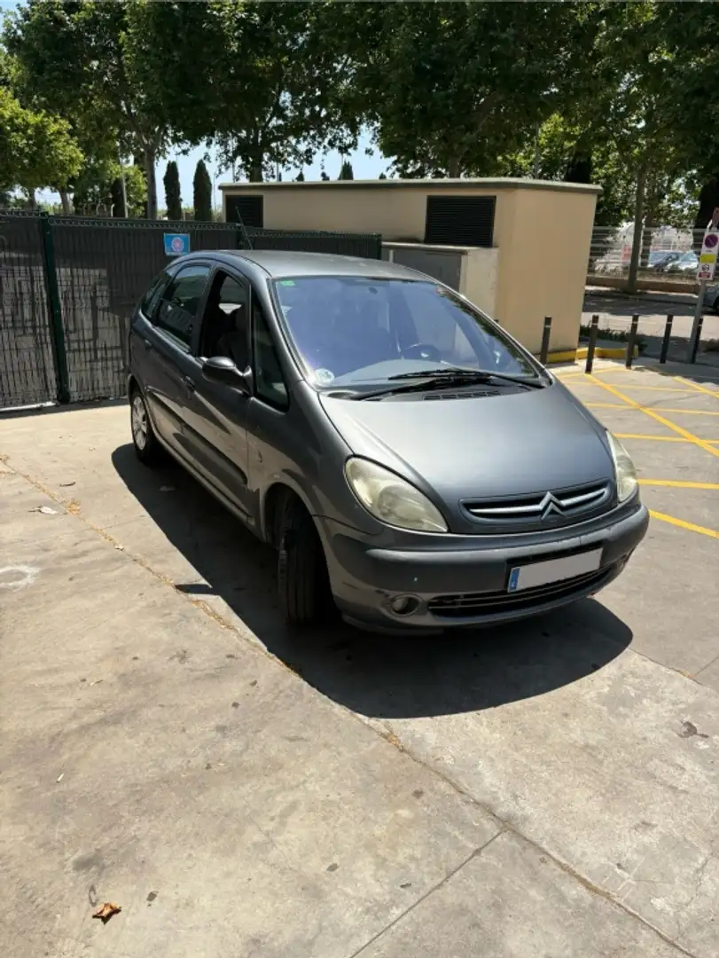 Citroen Xsara 1.4i SX Grau - 2
