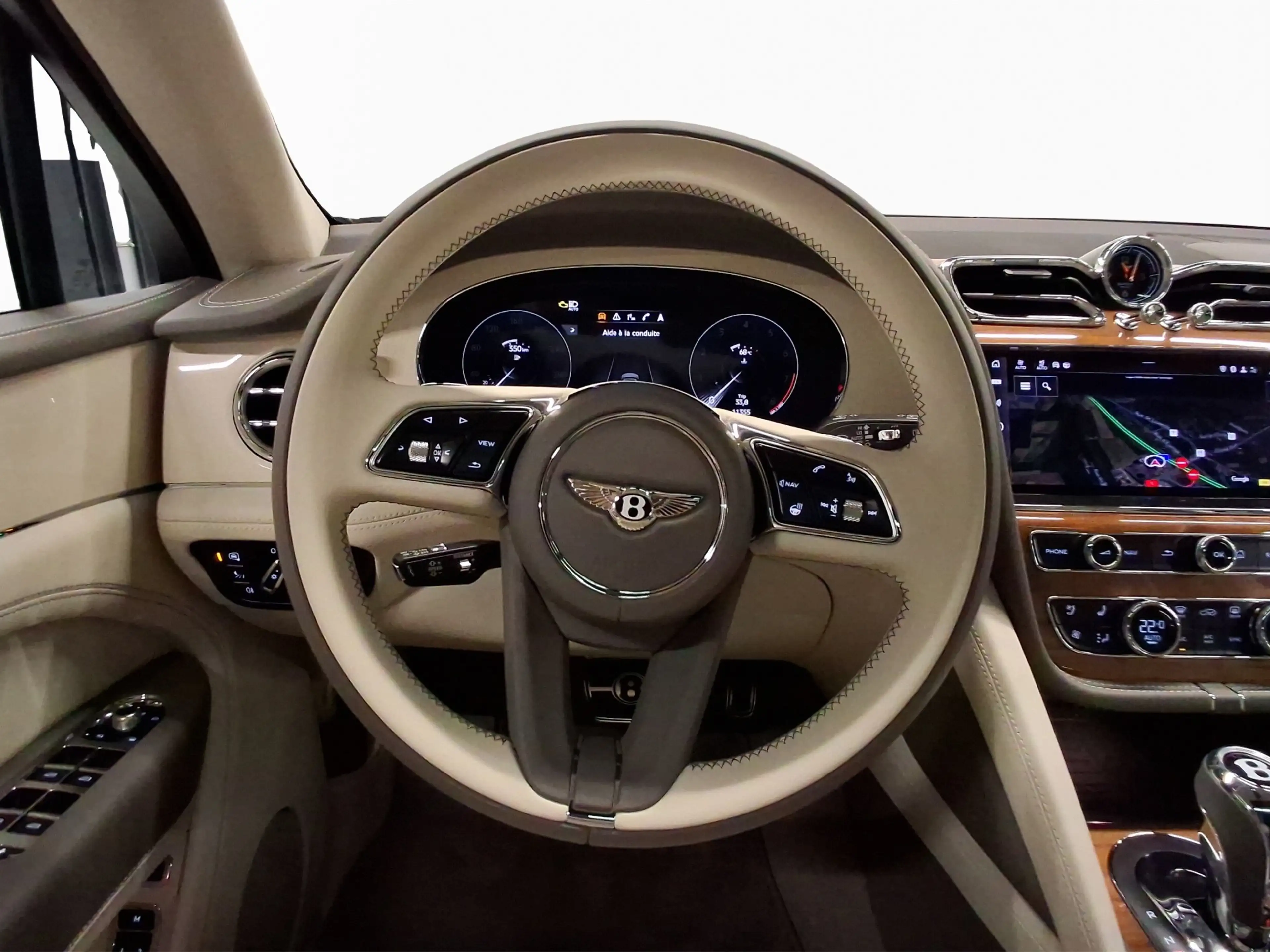 Bentley Bentayga V8 — photo 10