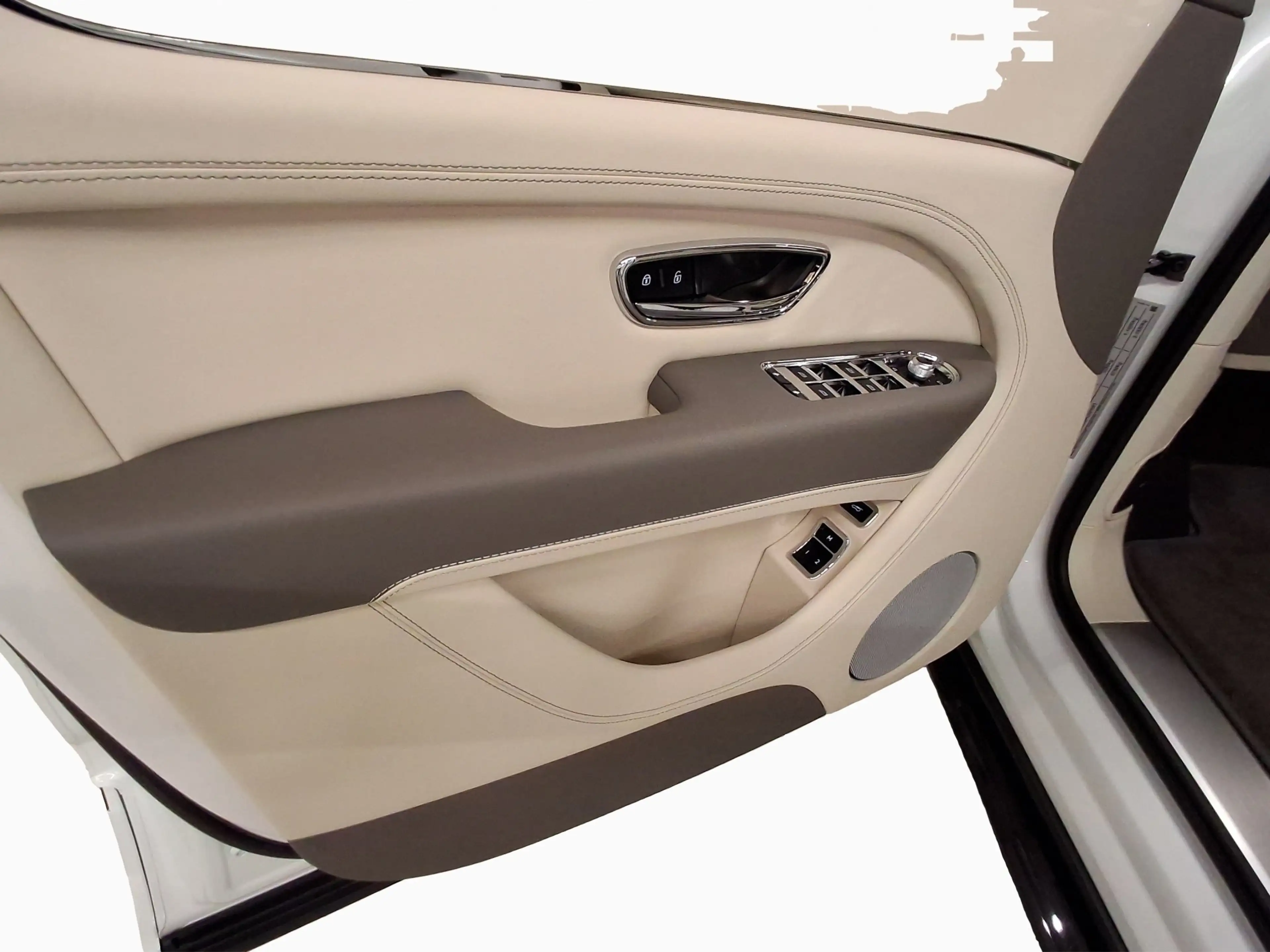 Bentley Bentayga V8 — photo 12